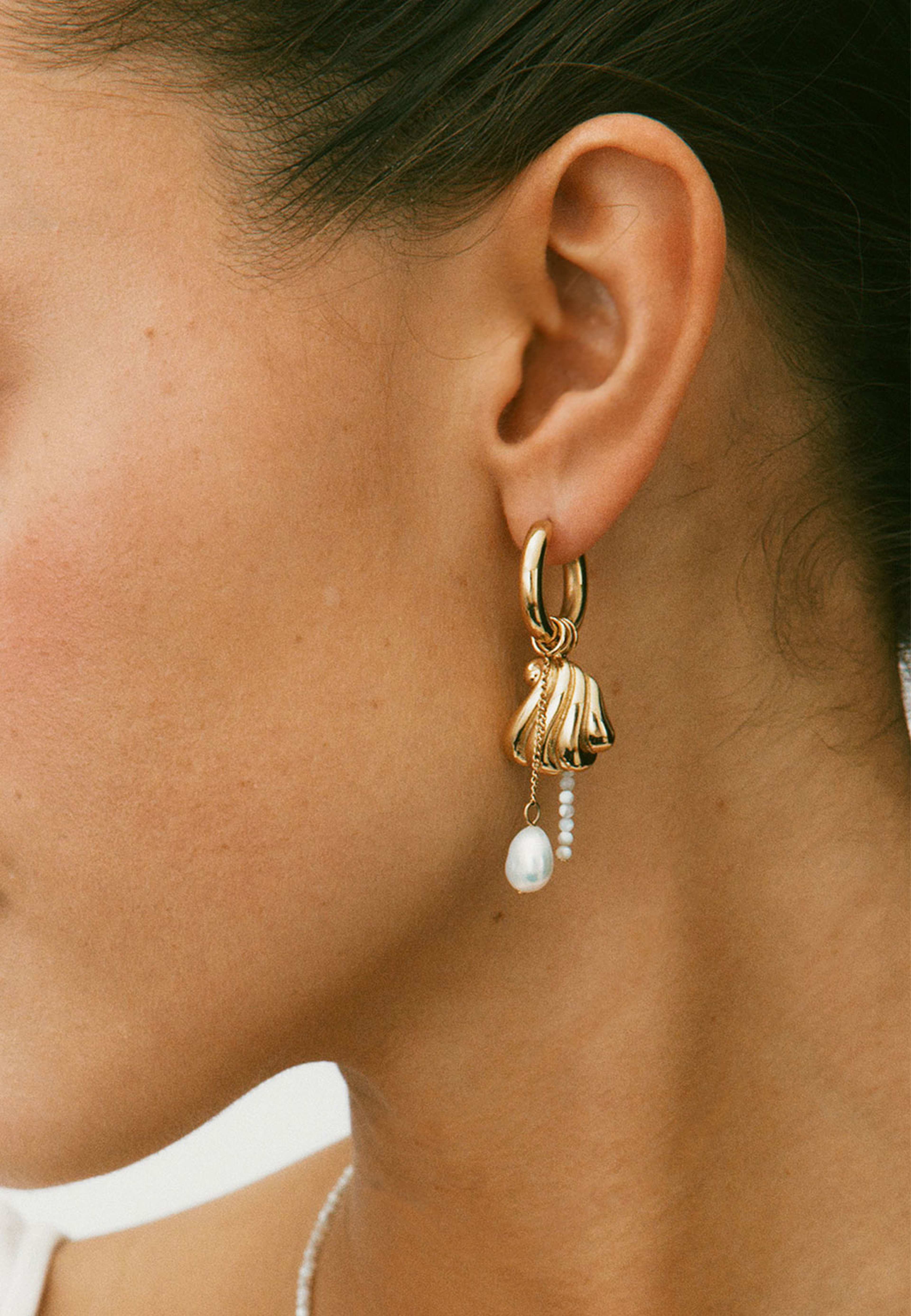 Beach Pearls Hoops Offwhite Gold