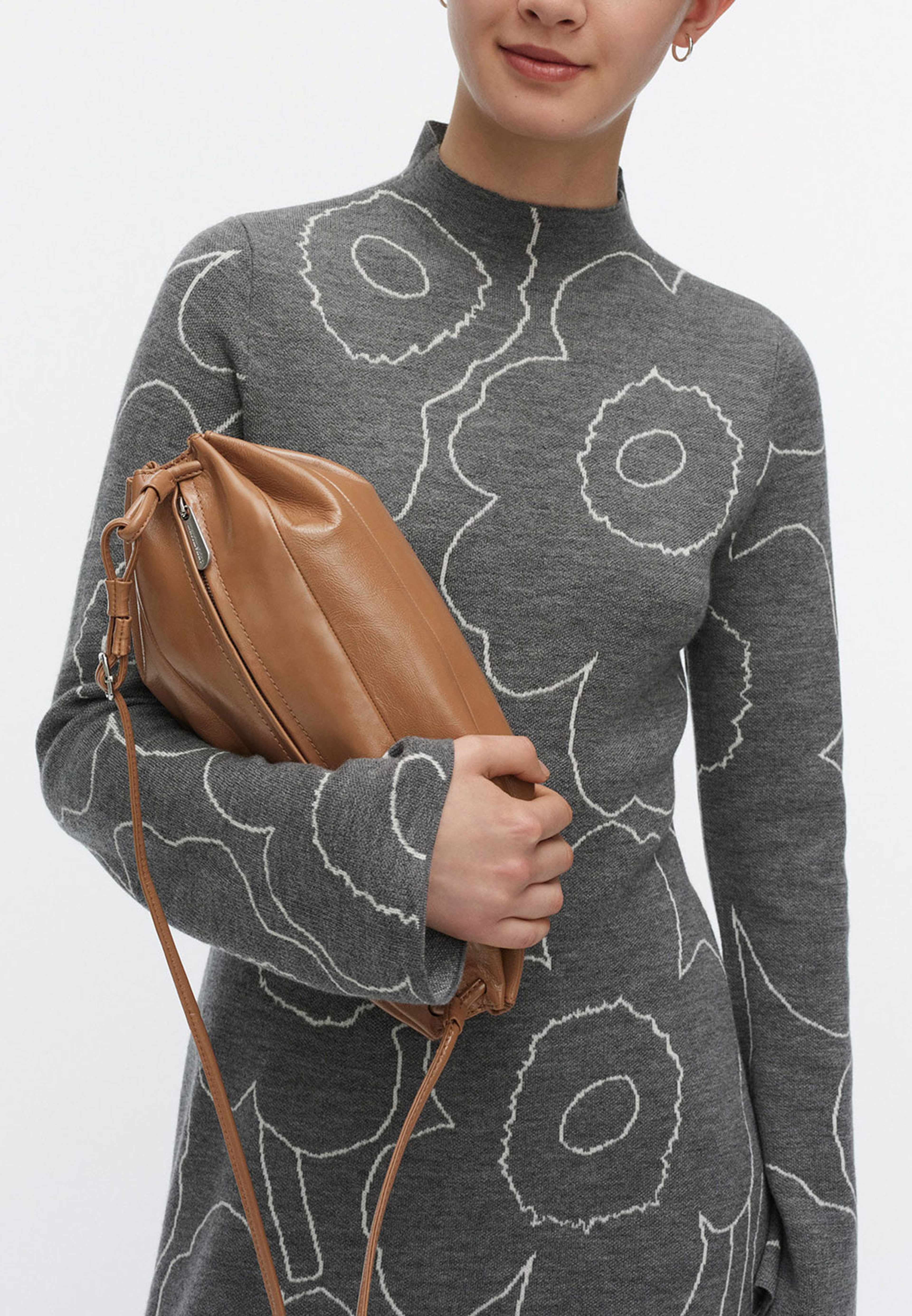 KARLA PATENT Handbags, från Marimekko, i färgen Brown.