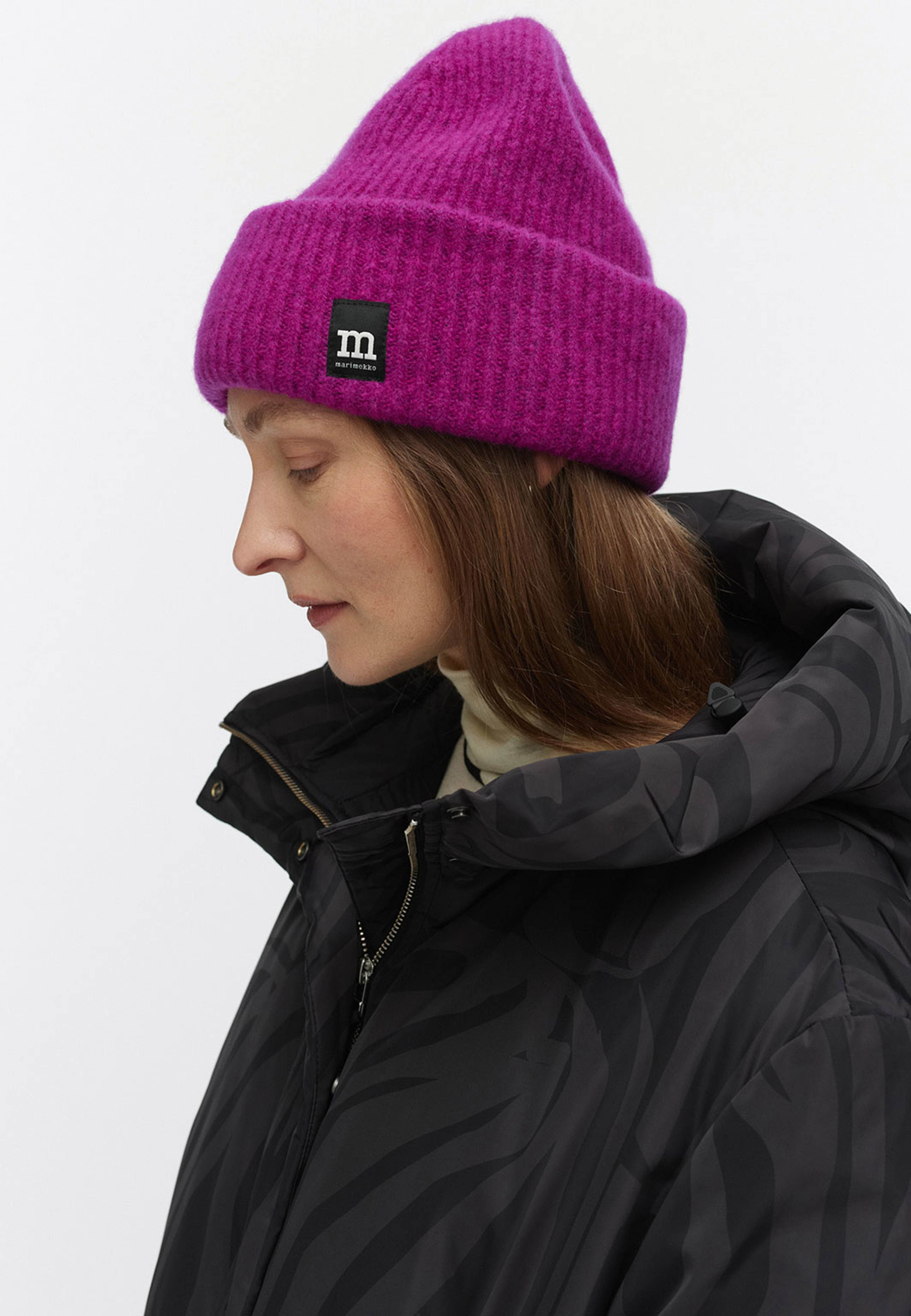 PJETTAR II Hat, från Marimekko, i färgen Violet.