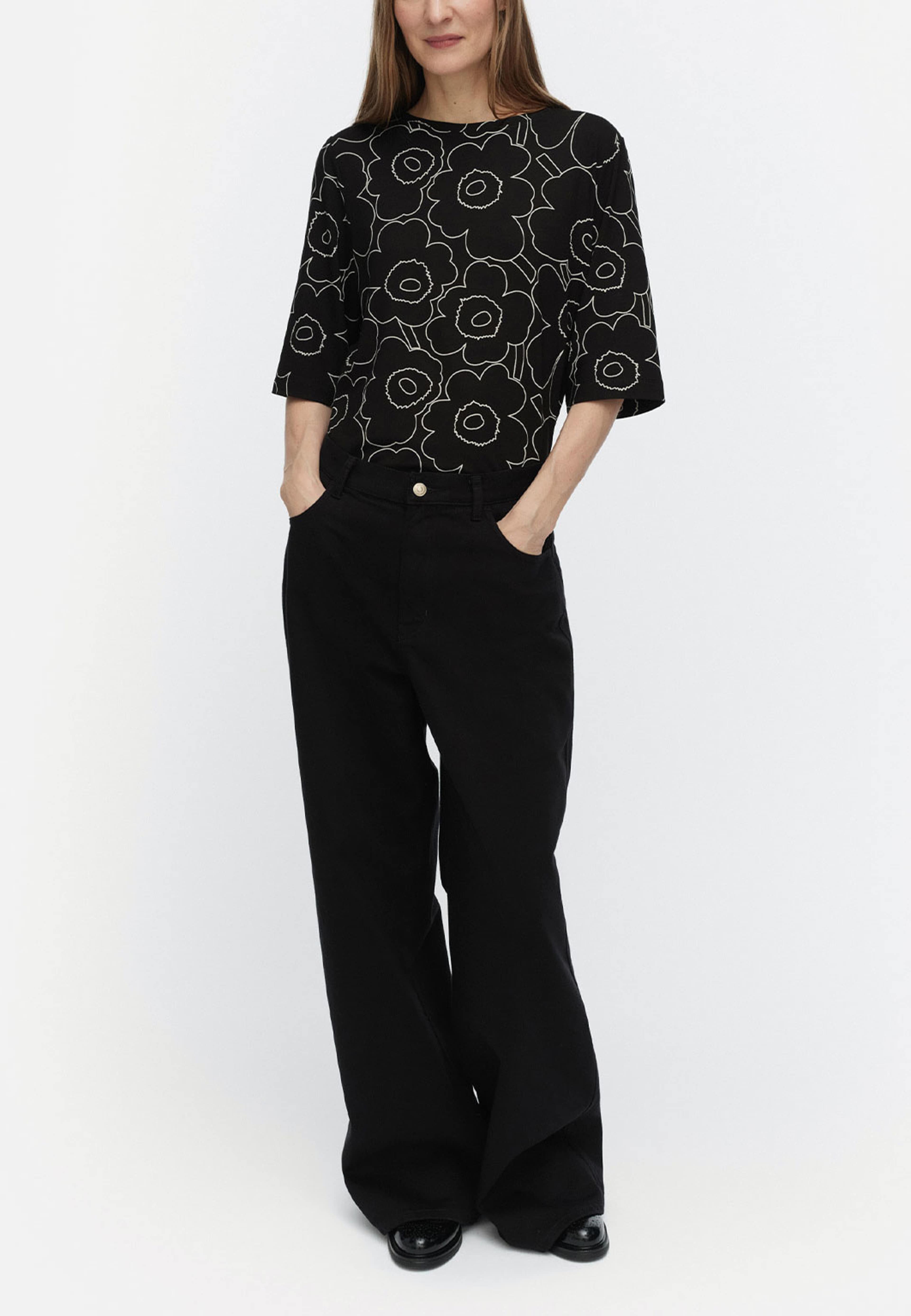 KOLLAASI PIIRTO UNIKKO T-shirt, från Marimekko, i färgen Black, Off White.