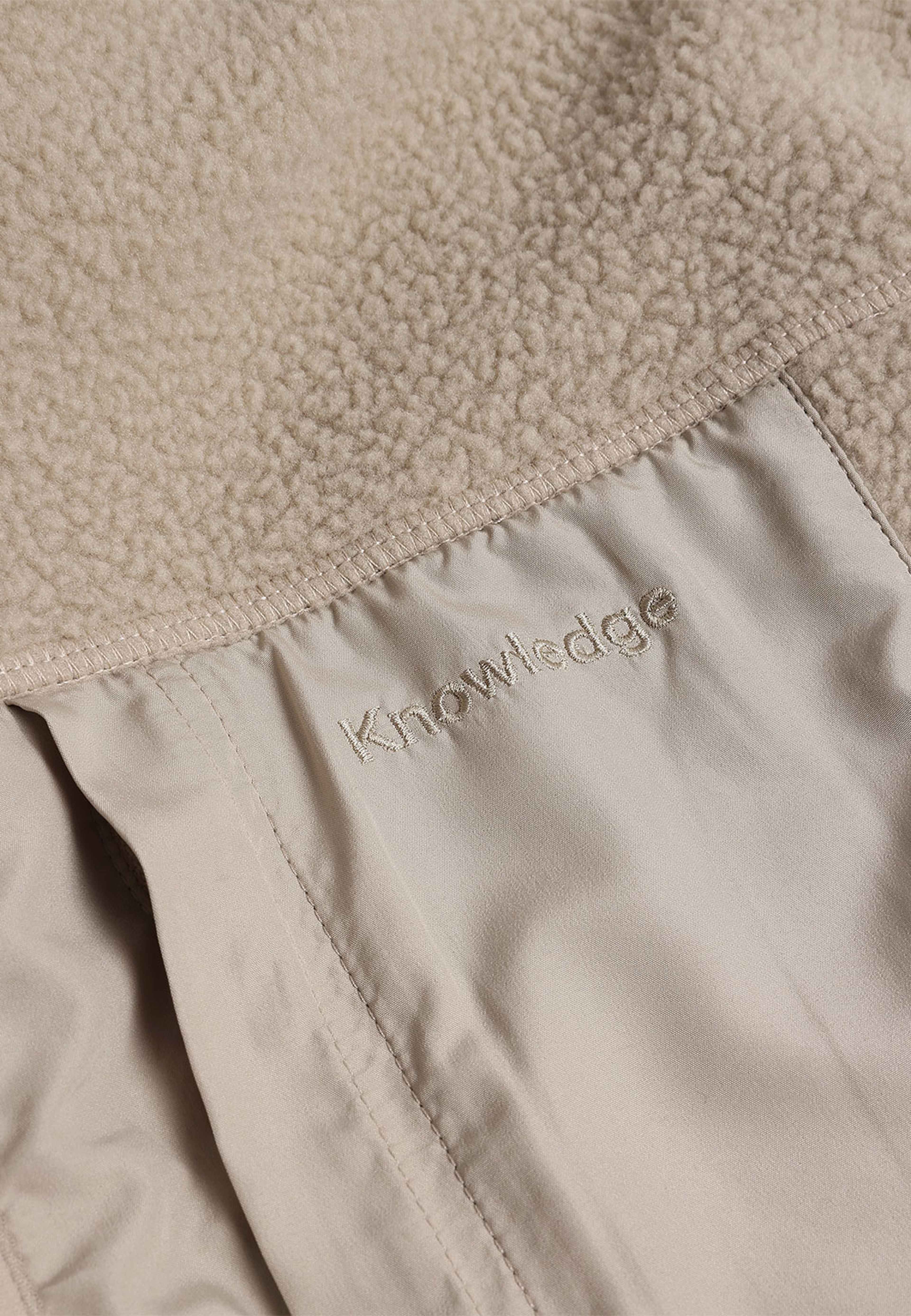 Loose Fit Zip Fleece Vest, från Knowledge Cotton Apparel, i färgen Light Feather Gray.