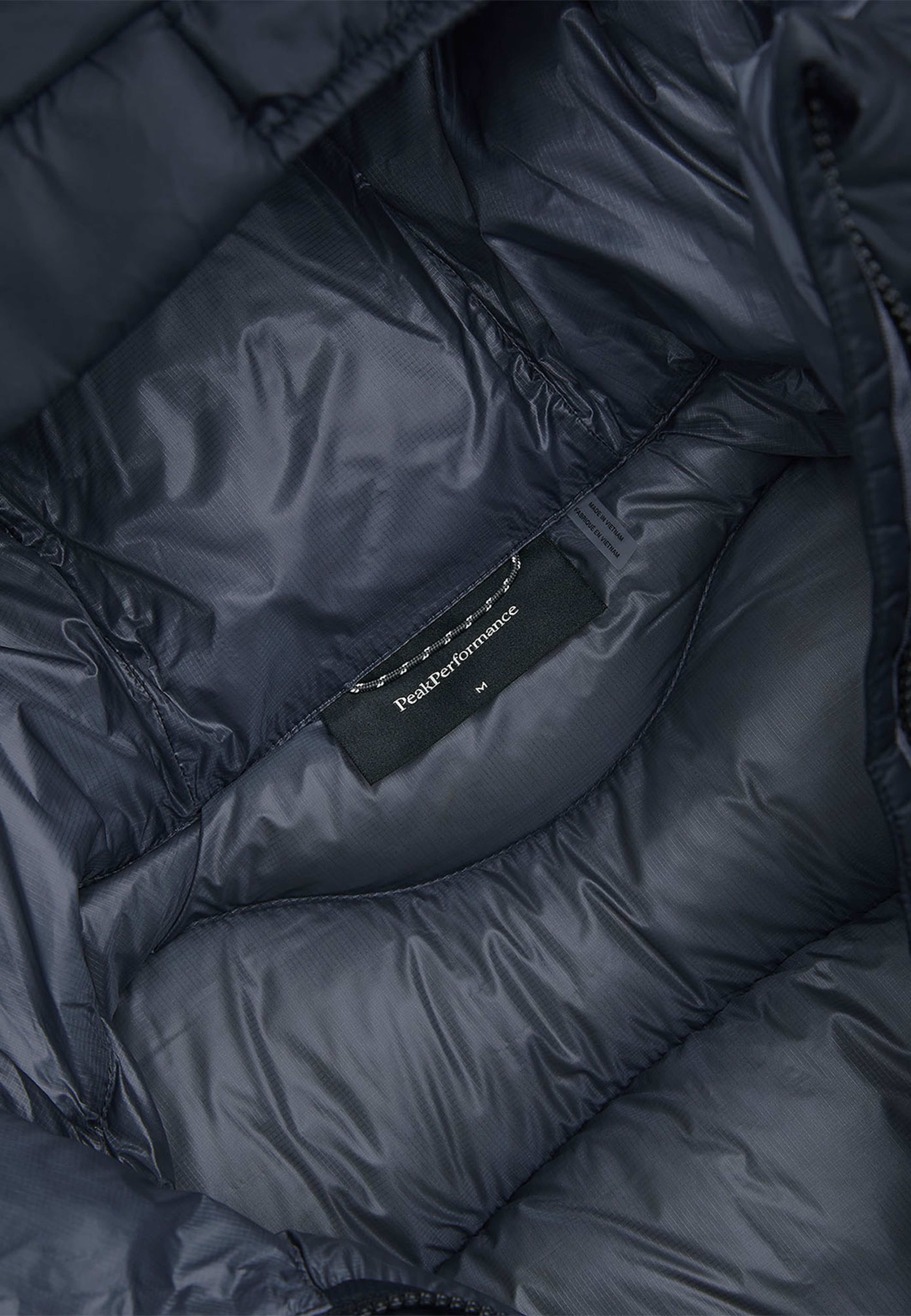M Helium Diamond Fuse Down Hood, från Peak Performance, i färgen Black-antarcti. Klicka för att öppna bilden i stort format