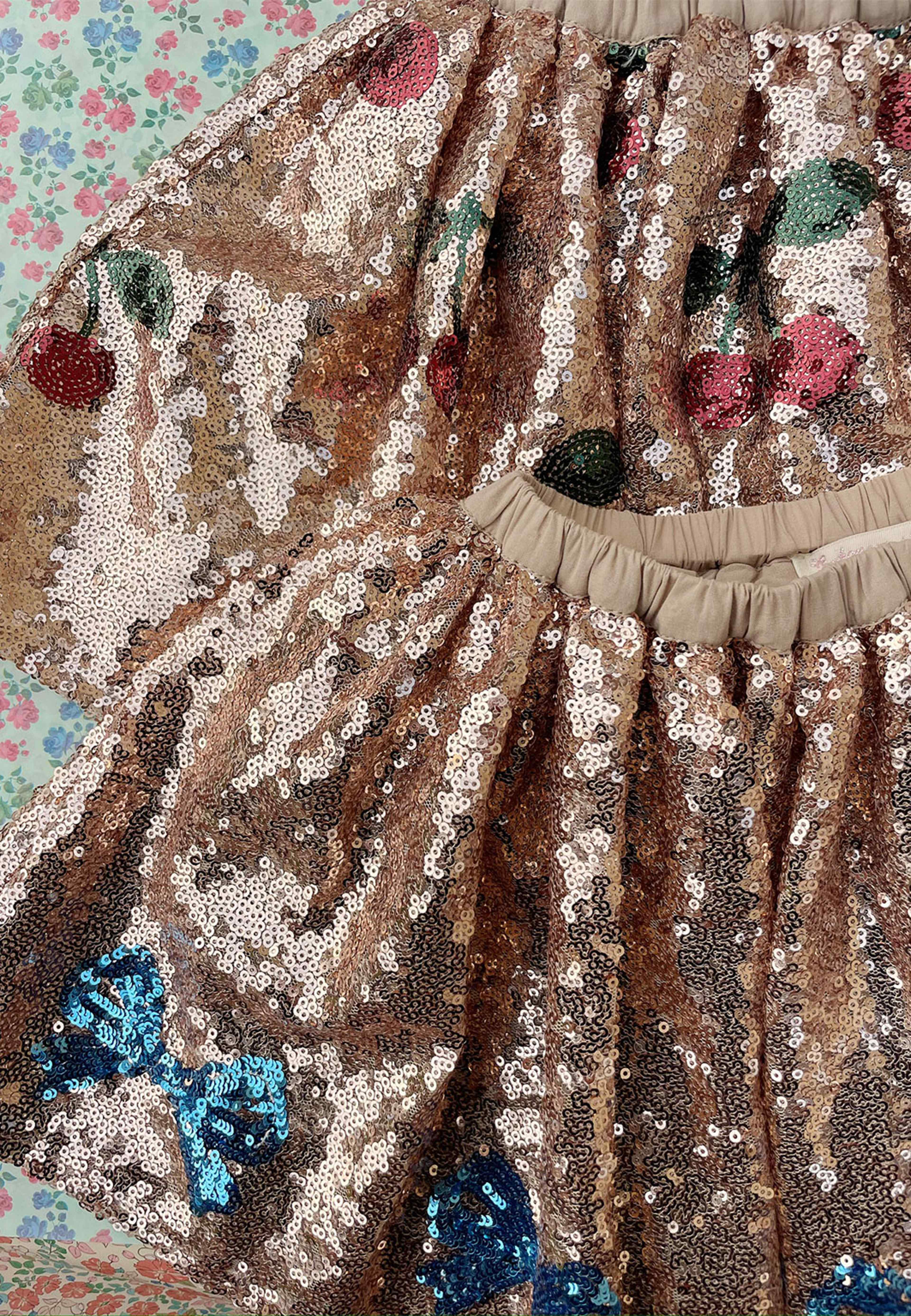 STARLA SEQUIN SKIRT, från Konges Sløjd, i färgen Ma Grande Cerise. Klicka för att öppna bilden i stort format