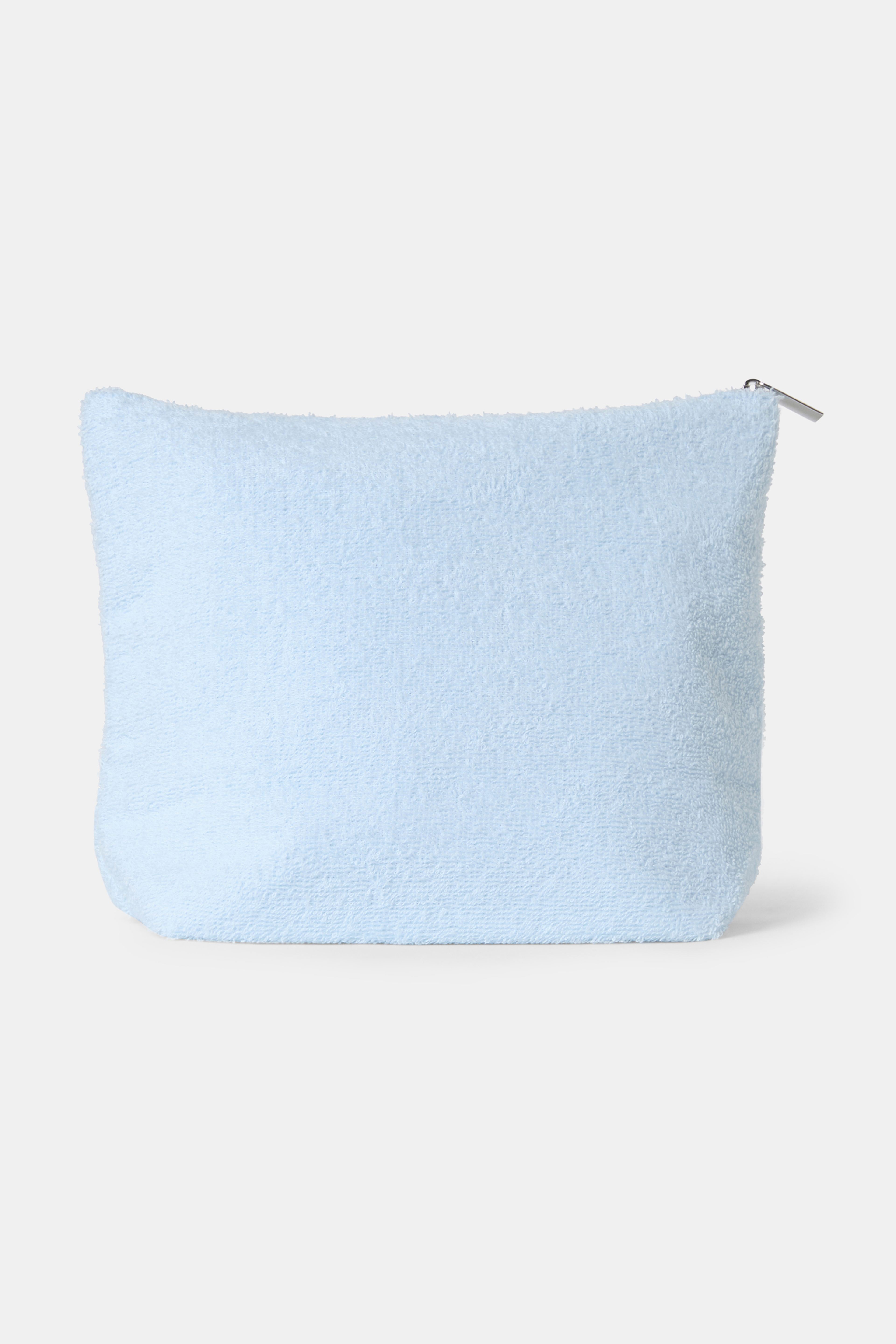 Necessär i frotté, från Å BEAUTY, i färgen Light Blue.