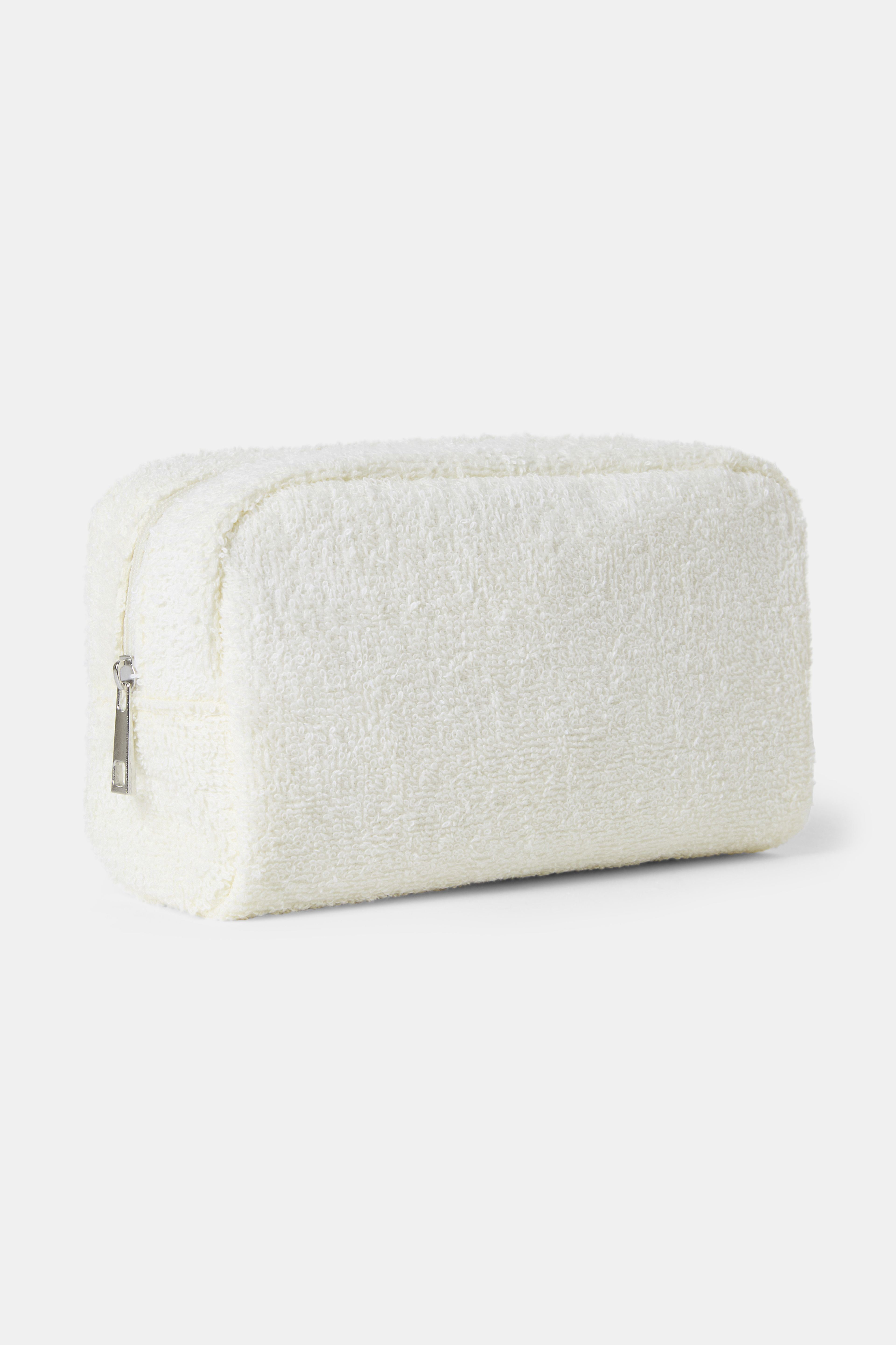 Necessär i frotté, från Å BEAUTY, i färgen Off White.