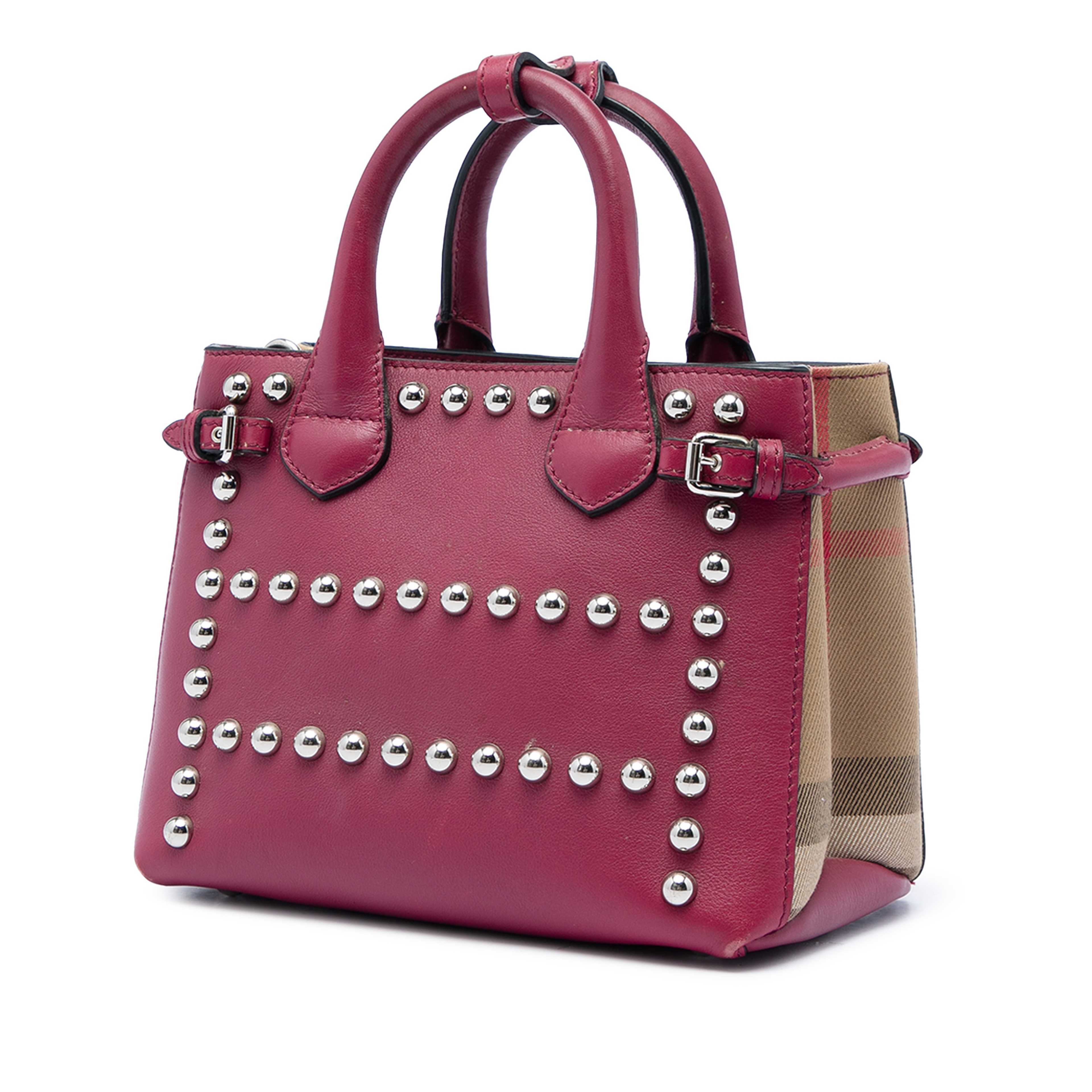 Burberry Baby Studded Leather And House Check Banner Satchel, från Luxclusif, i färgen purpur. Klicka för att öppna bilden i stort format