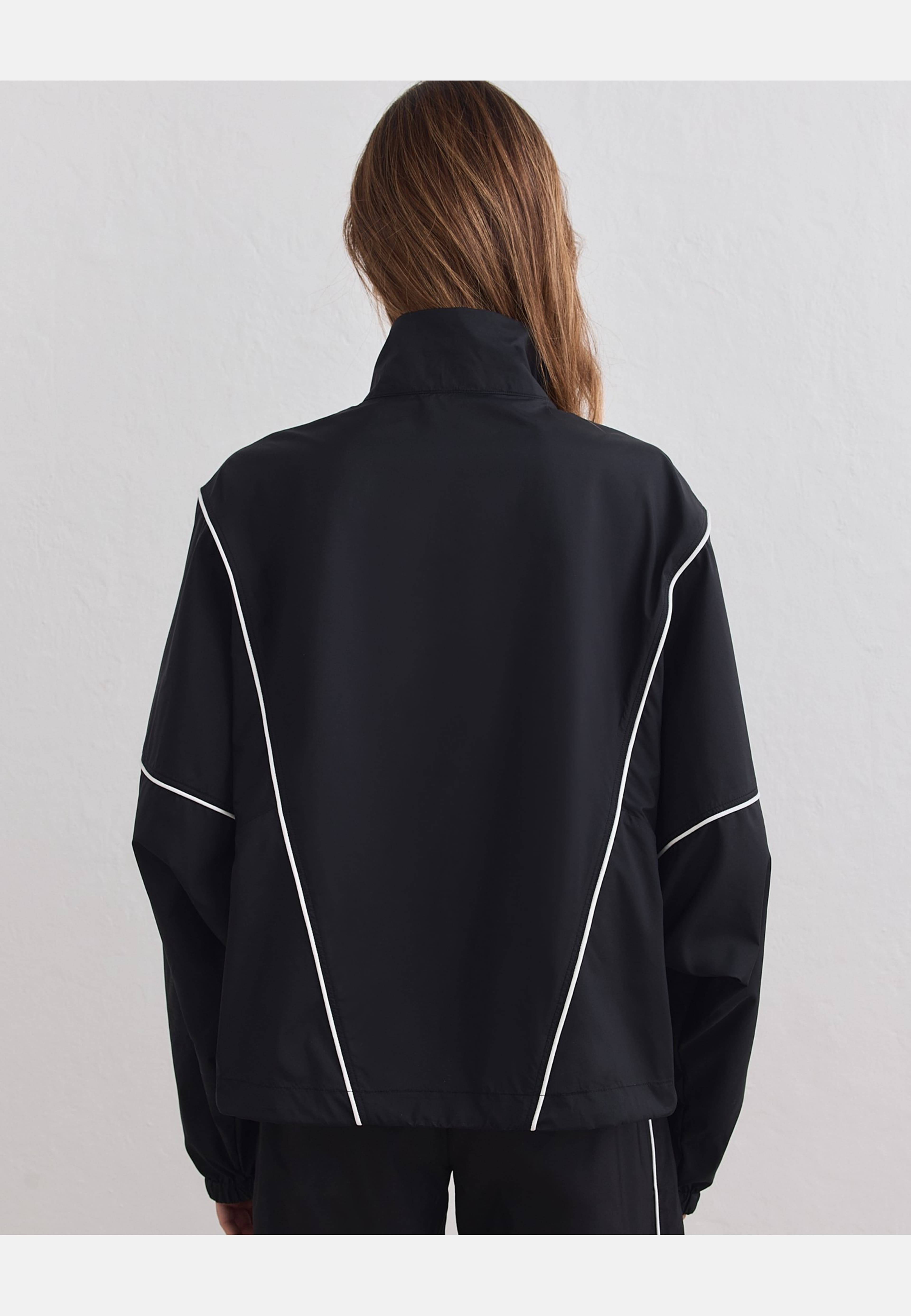 Balance Windstopper Tracksuit Jacket, från aim'n, i färgen black. Klicka för att öppna bilden i stort format