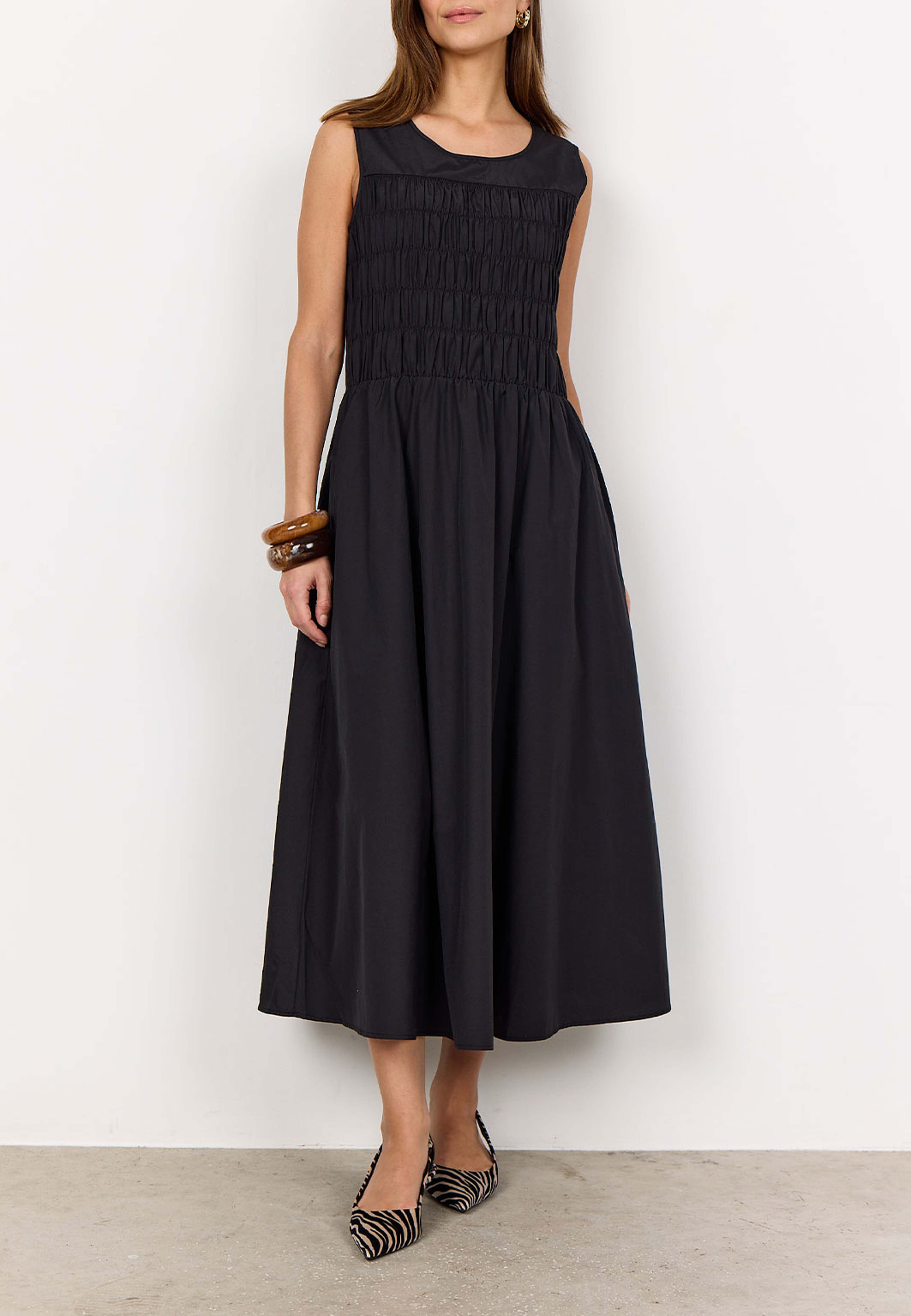 Sc-Netti 107 Dress, från Soyaconcept, i färgen Black. Klicka för att öppna bilden i stort format