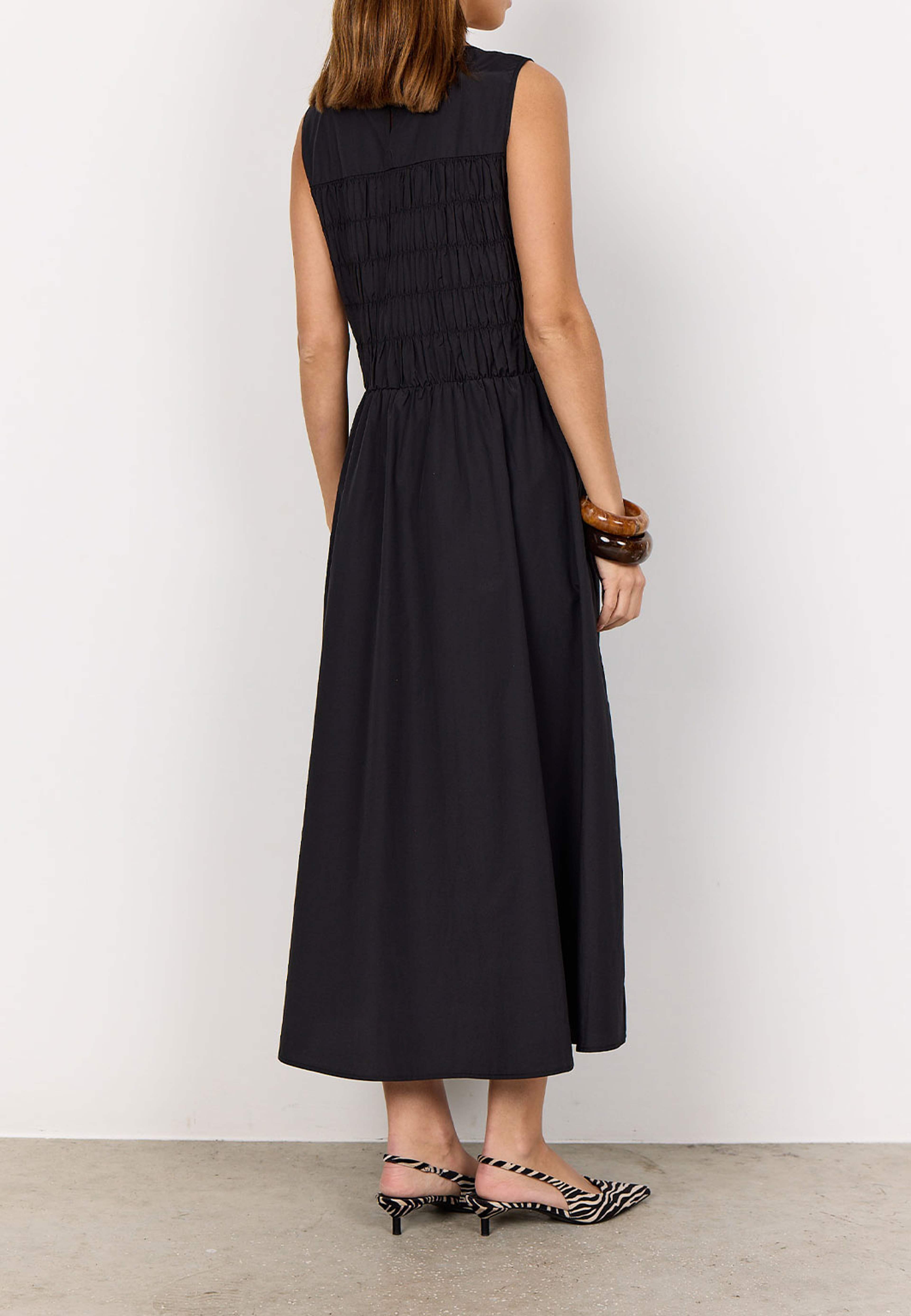 Sc-Netti 107 Dress, från Soyaconcept, i färgen Black. Klicka för att öppna bilden i stort format