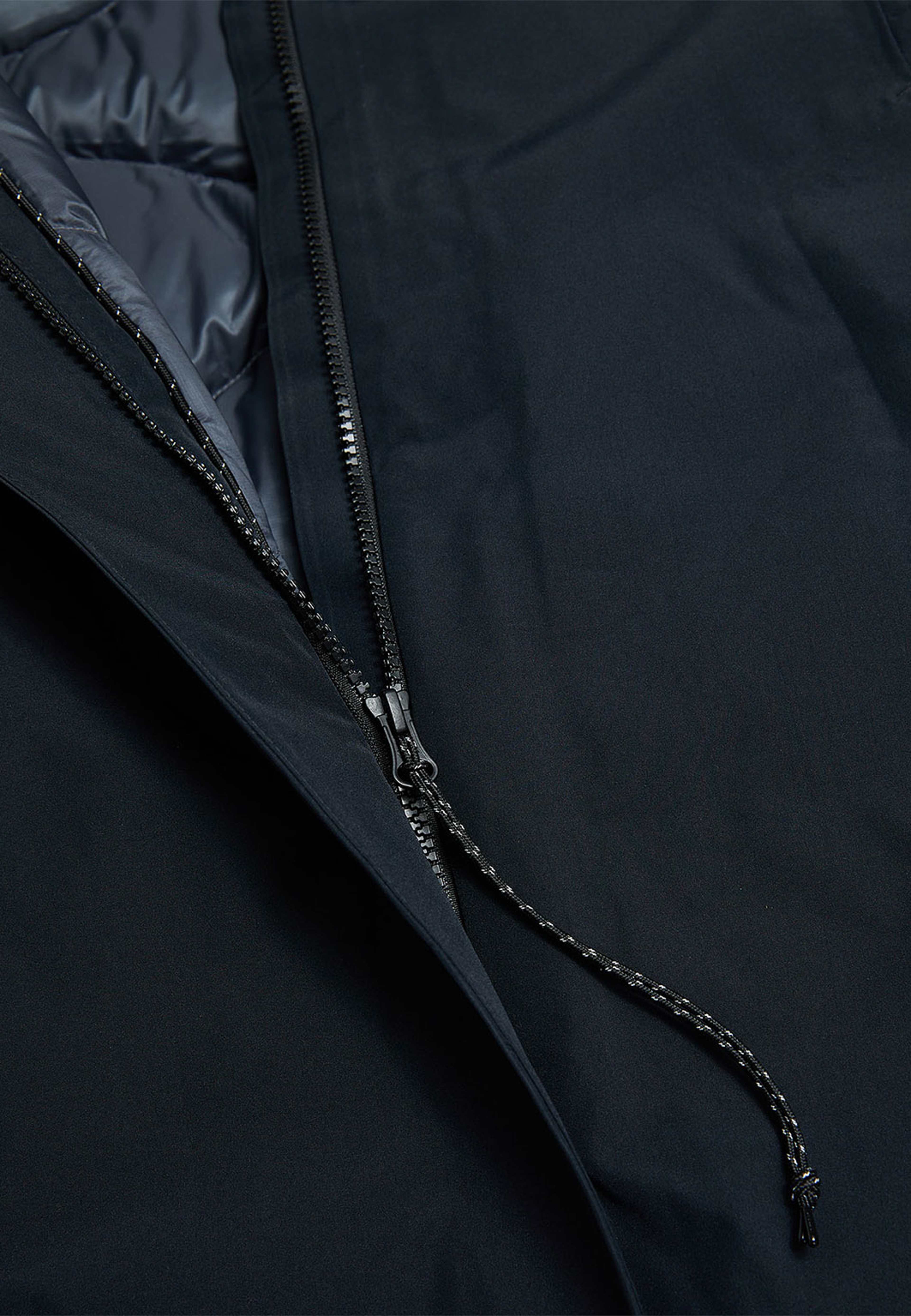 W Treeline Down Coat, från Peak Performance, i färgen Black. Klicka för att öppna bilden i stort format