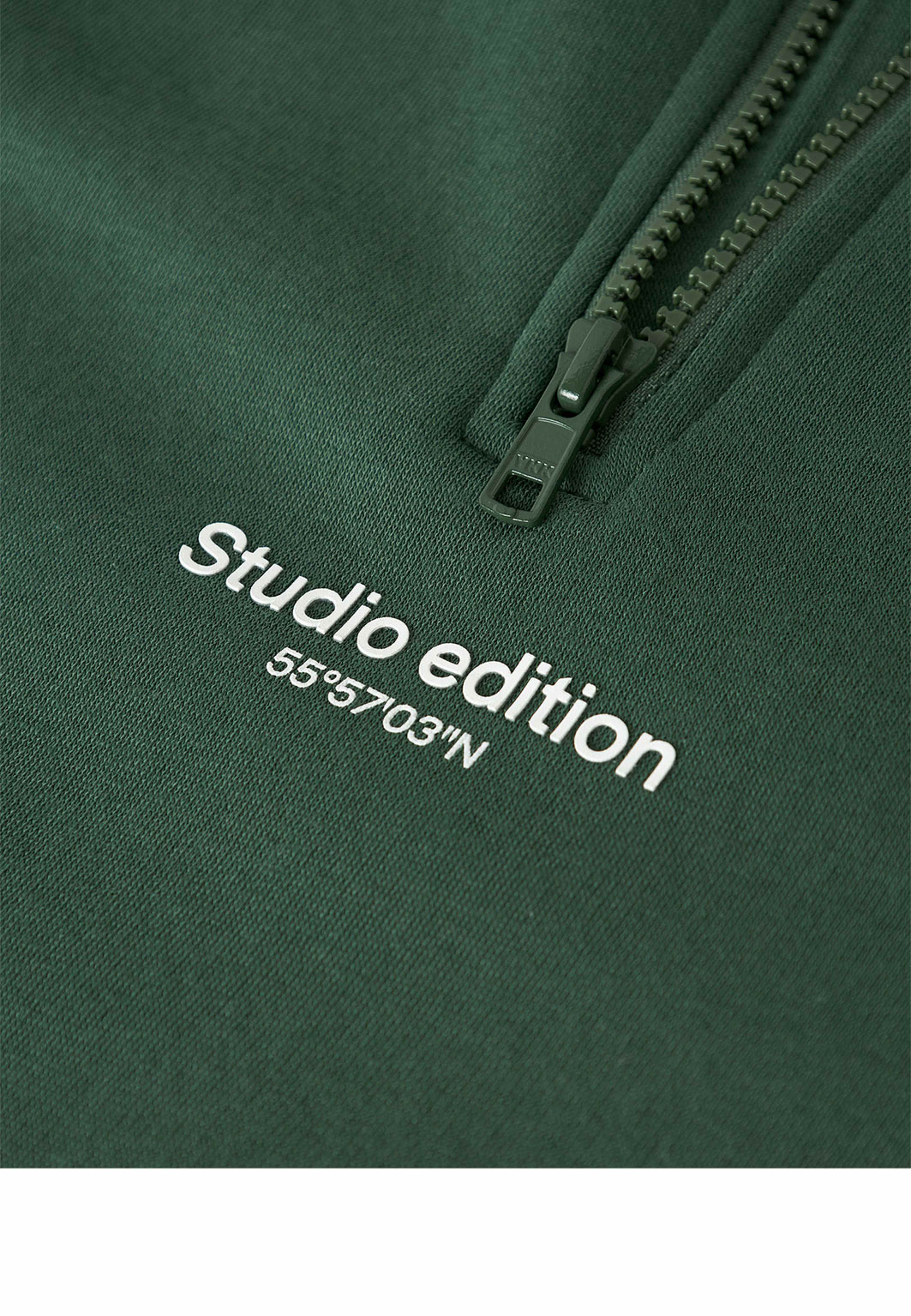 Nkmbrody Ls Nreg Sweat Zip Bru Noos, från Name It, i färgen Rosin. Klicka för att öppna bilden i stort format
