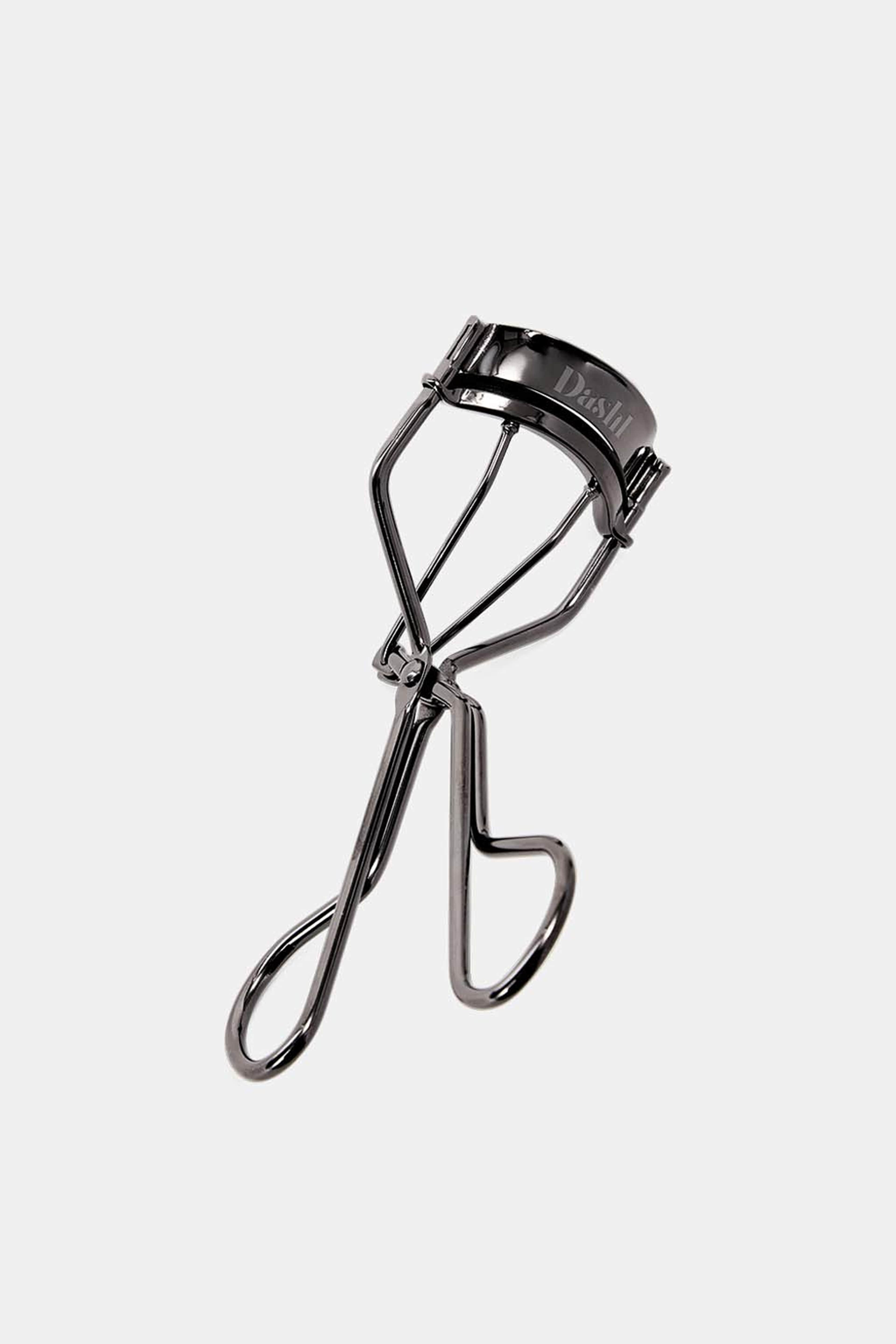 Pro Eyelash Curler, från DASHL, i färgen Gunmetal. Klicka för att öppna bilden i stort format