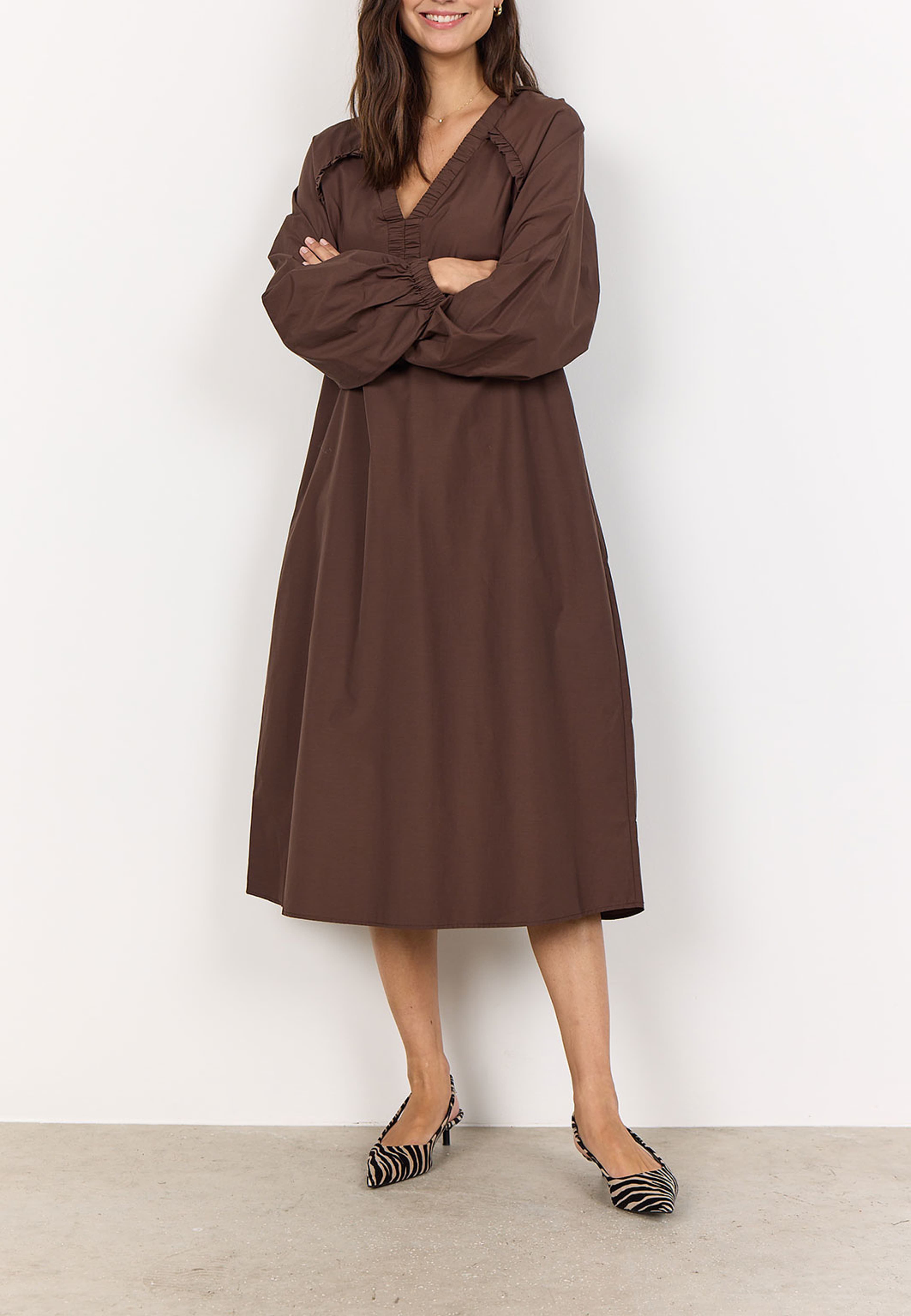 SC-Netti 111 Dress, från Soyaconcept, i färgen Hot Fudge. Klicka för att öppna bilden i stort format