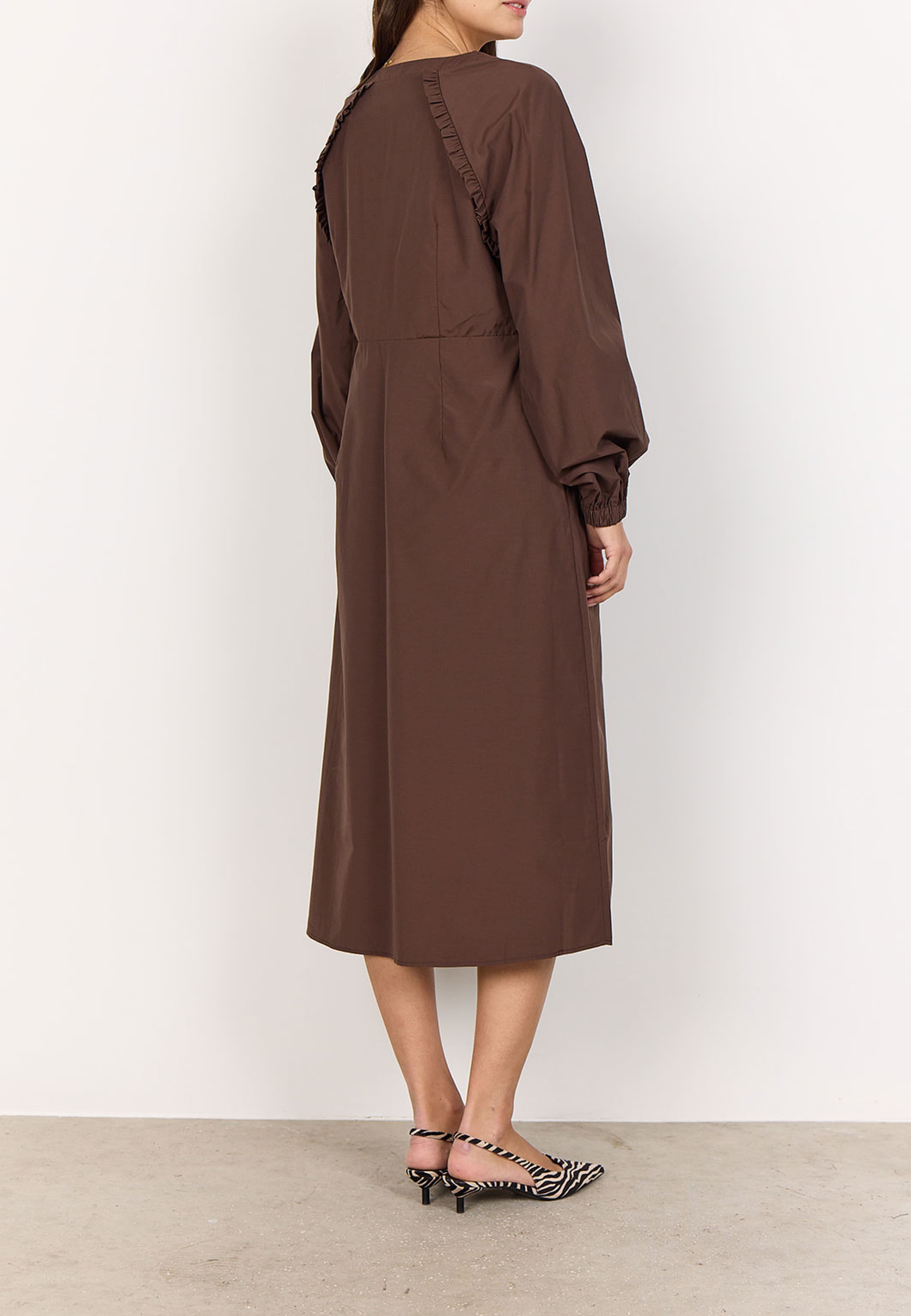 SC-Netti 111 Dress, från Soyaconcept, i färgen Hot Fudge. Klicka för att öppna bilden i stort format