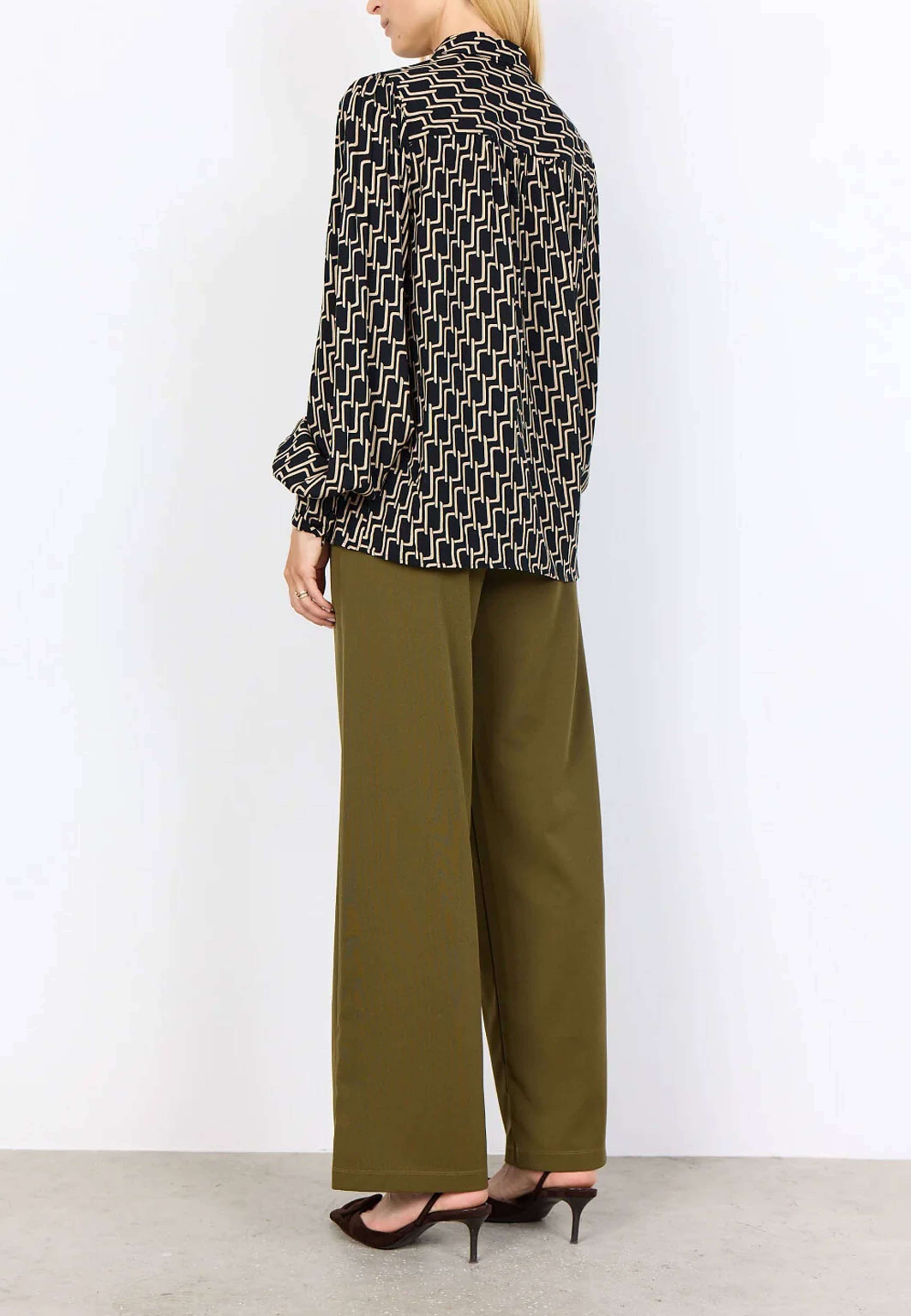 SC-Varla 2 Shirt, från Soyaconcept, i färgen Black Combi. Klicka för att öppna bilden i stort format