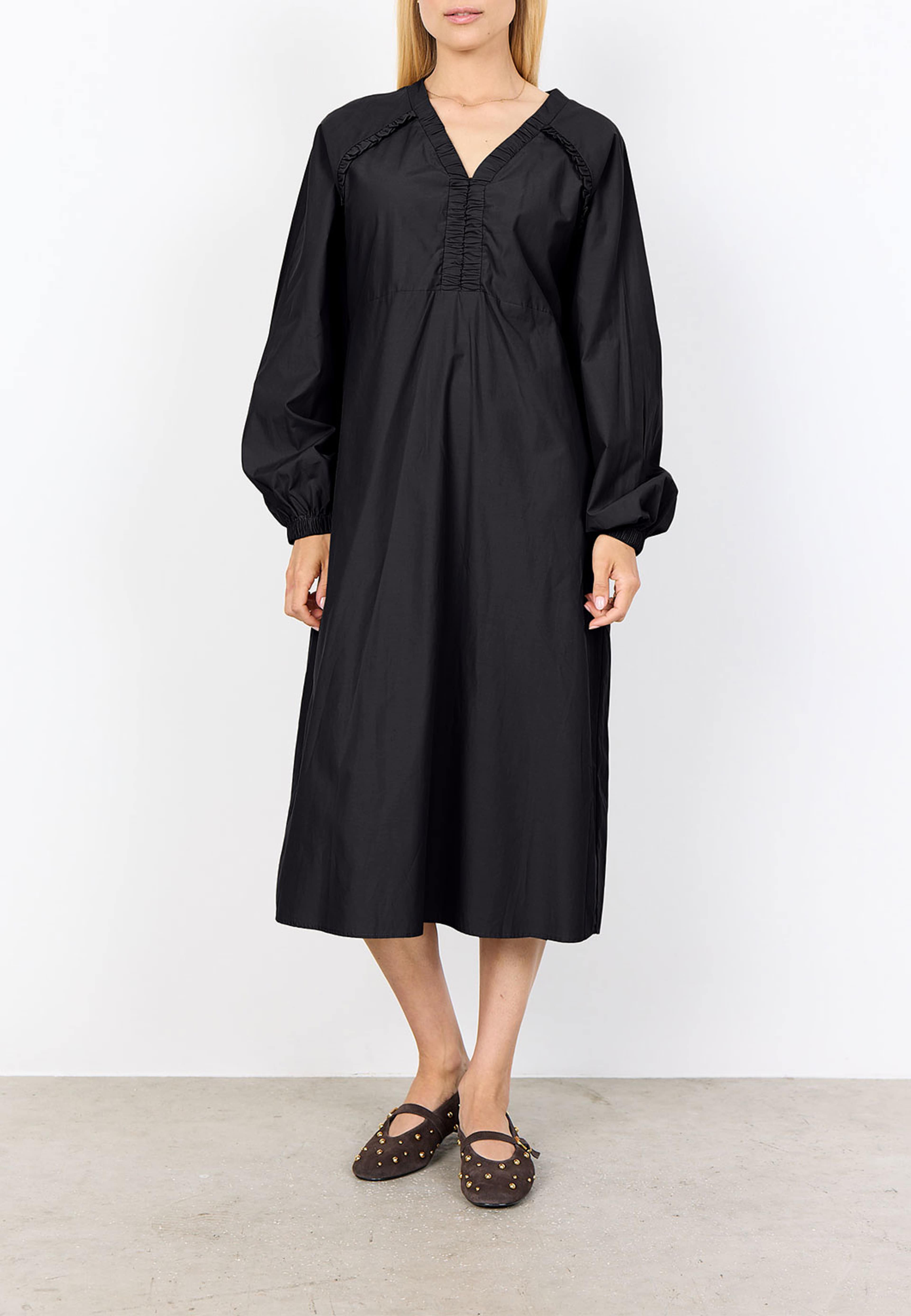 SC-Netti 111 Dress, från Soyaconcept, i färgen Black. Klicka för att öppna bilden i stort format