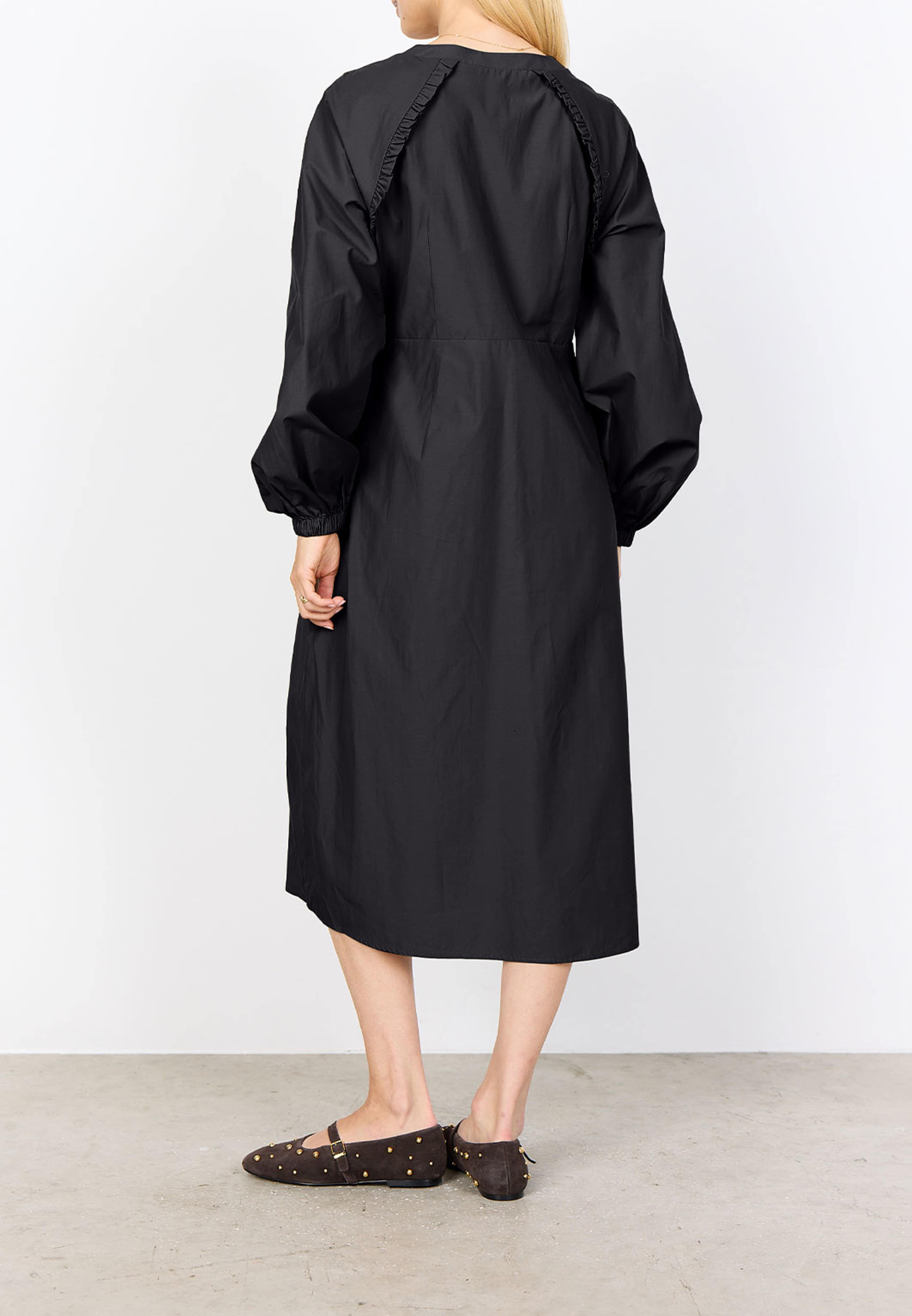 SC-Netti 111 Dress, från Soyaconcept, i färgen Black. Klicka för att öppna bilden i stort format