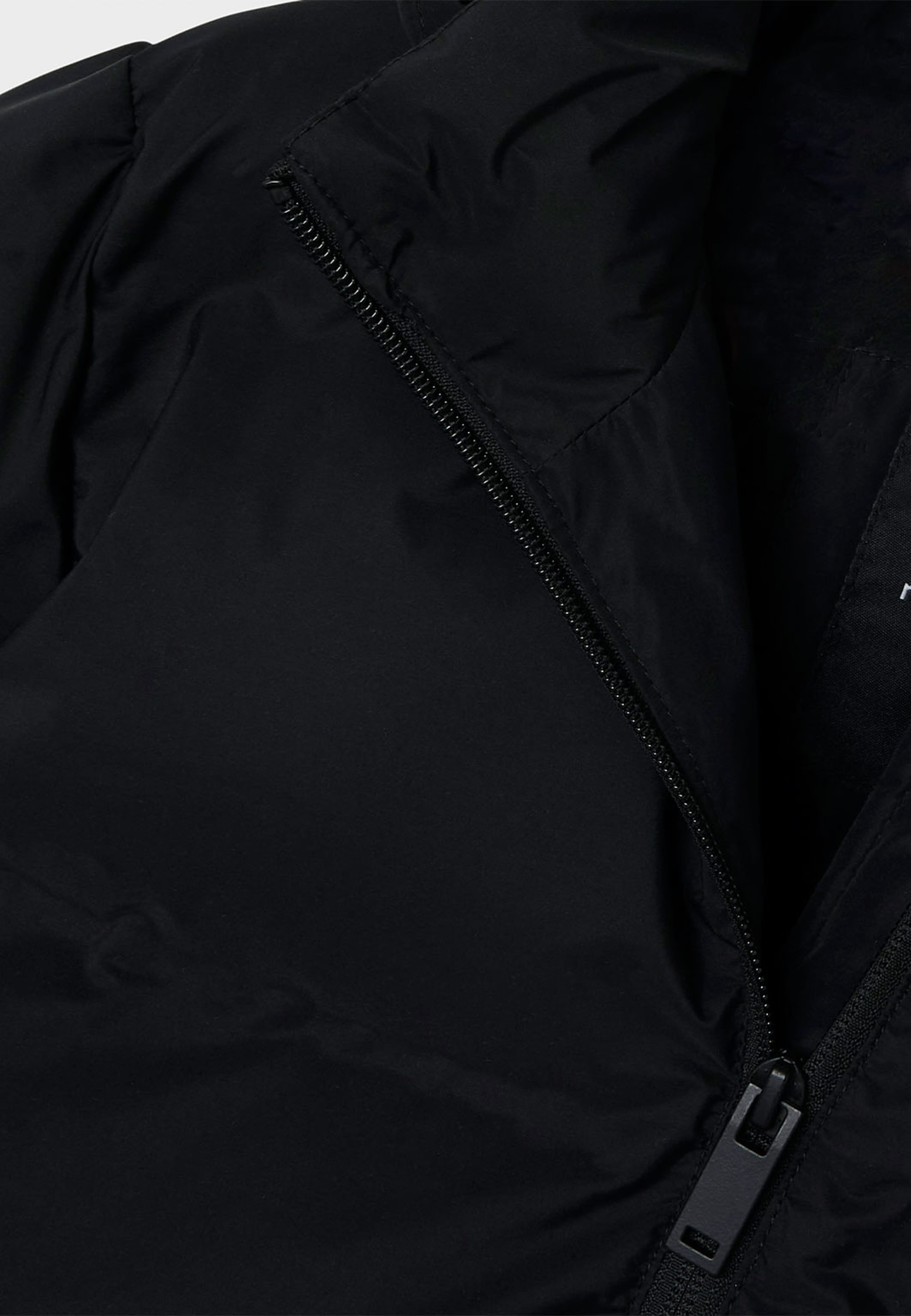 NKNMUSK PUFFER JACKET TB NOOS, från Name It, i färgen Black.