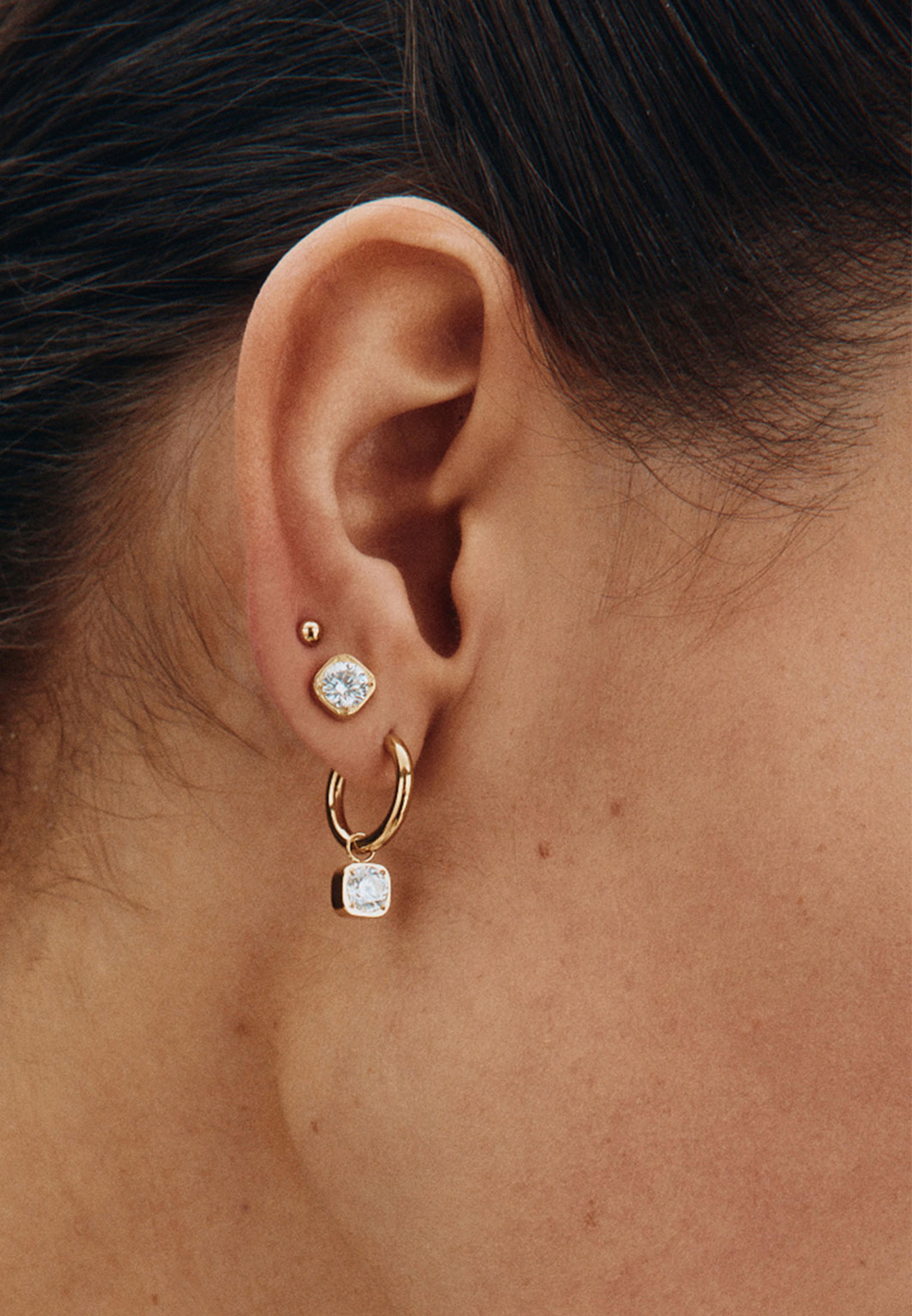 Gemma Studs Gold, från Edblad, i färgen Gold.