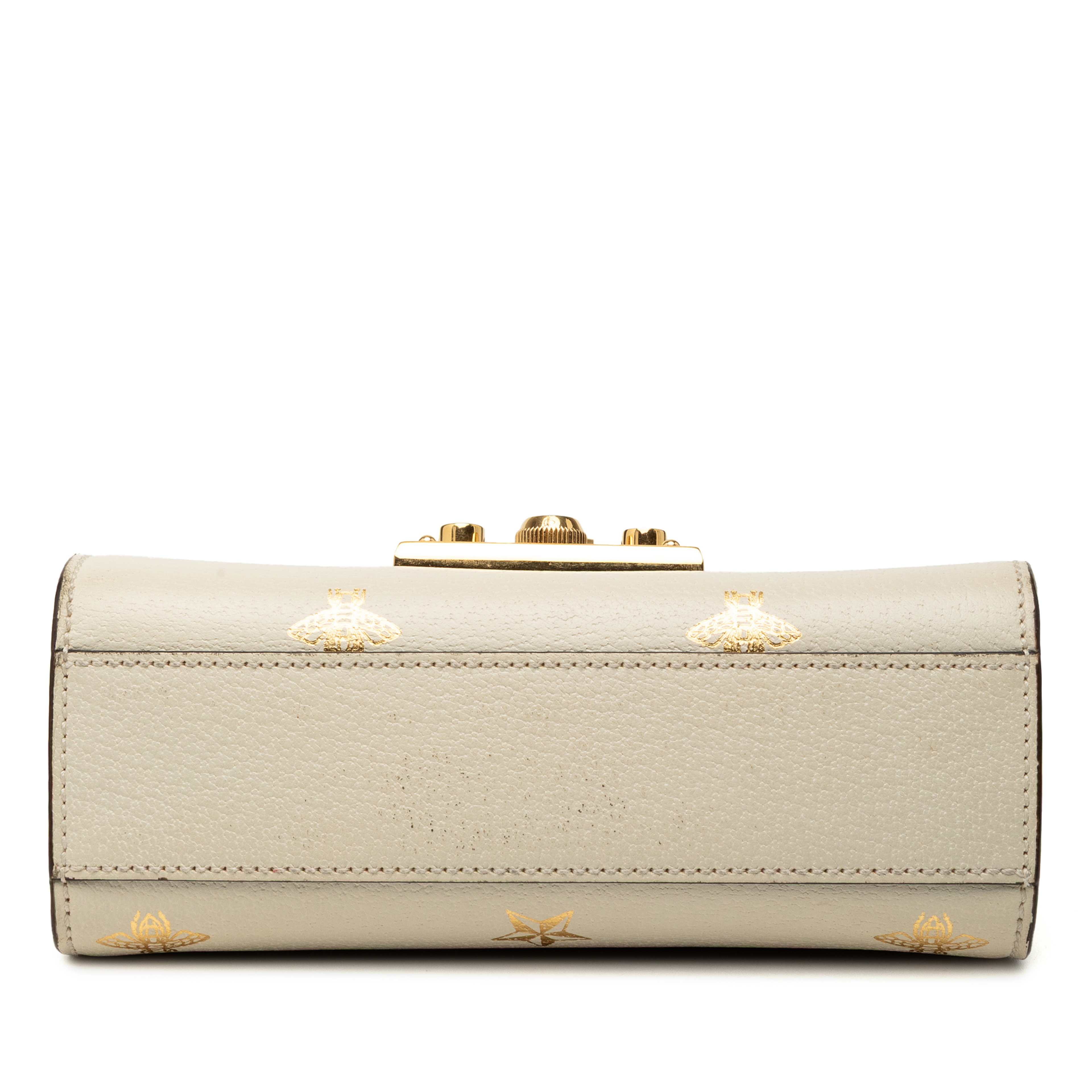 Gucci Small Leather Bee Star Padlock Crossbody, från Luxclusif, i färgen white. Klicka för att öppna bilden i stort format