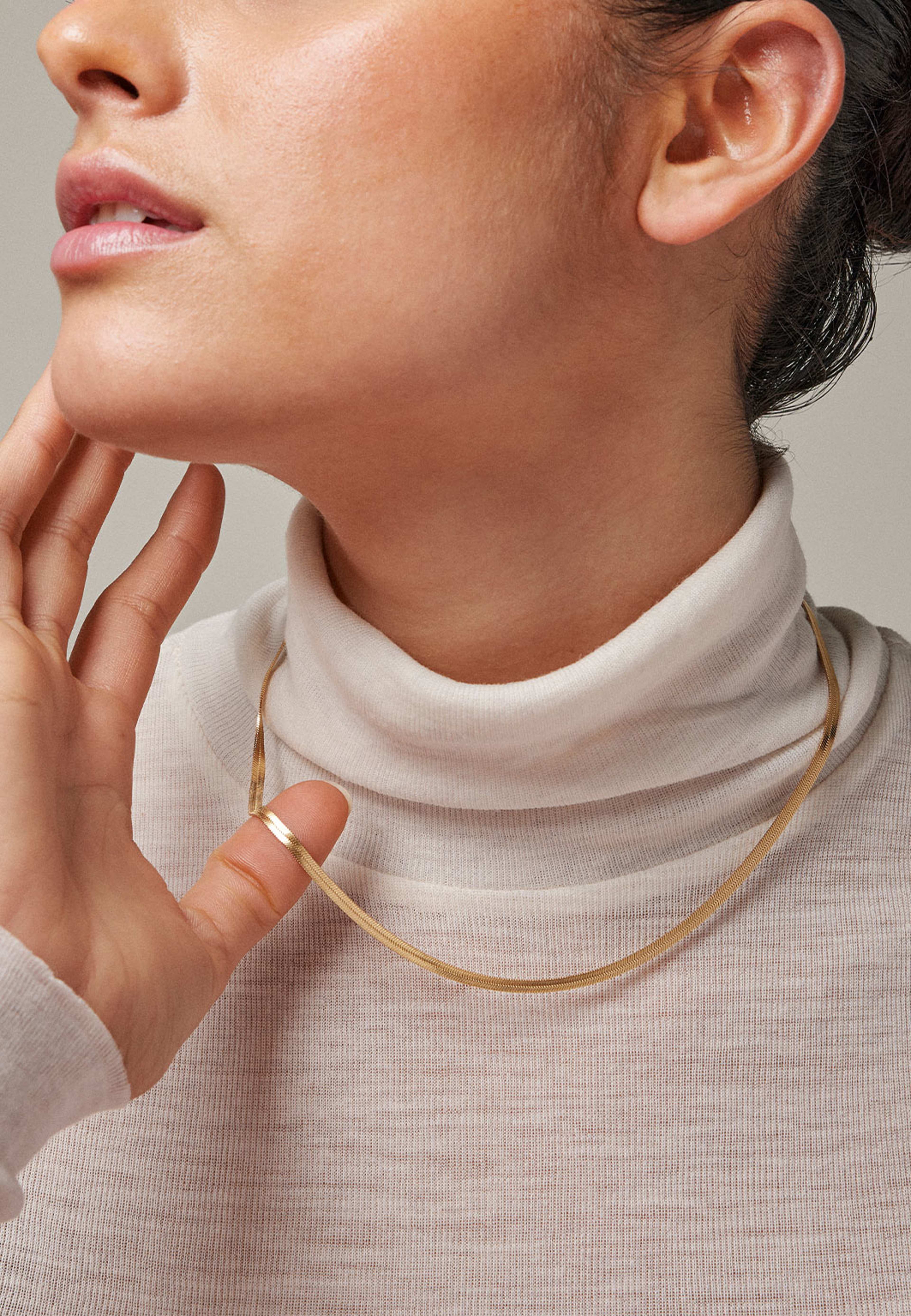 Necklace, Caroline