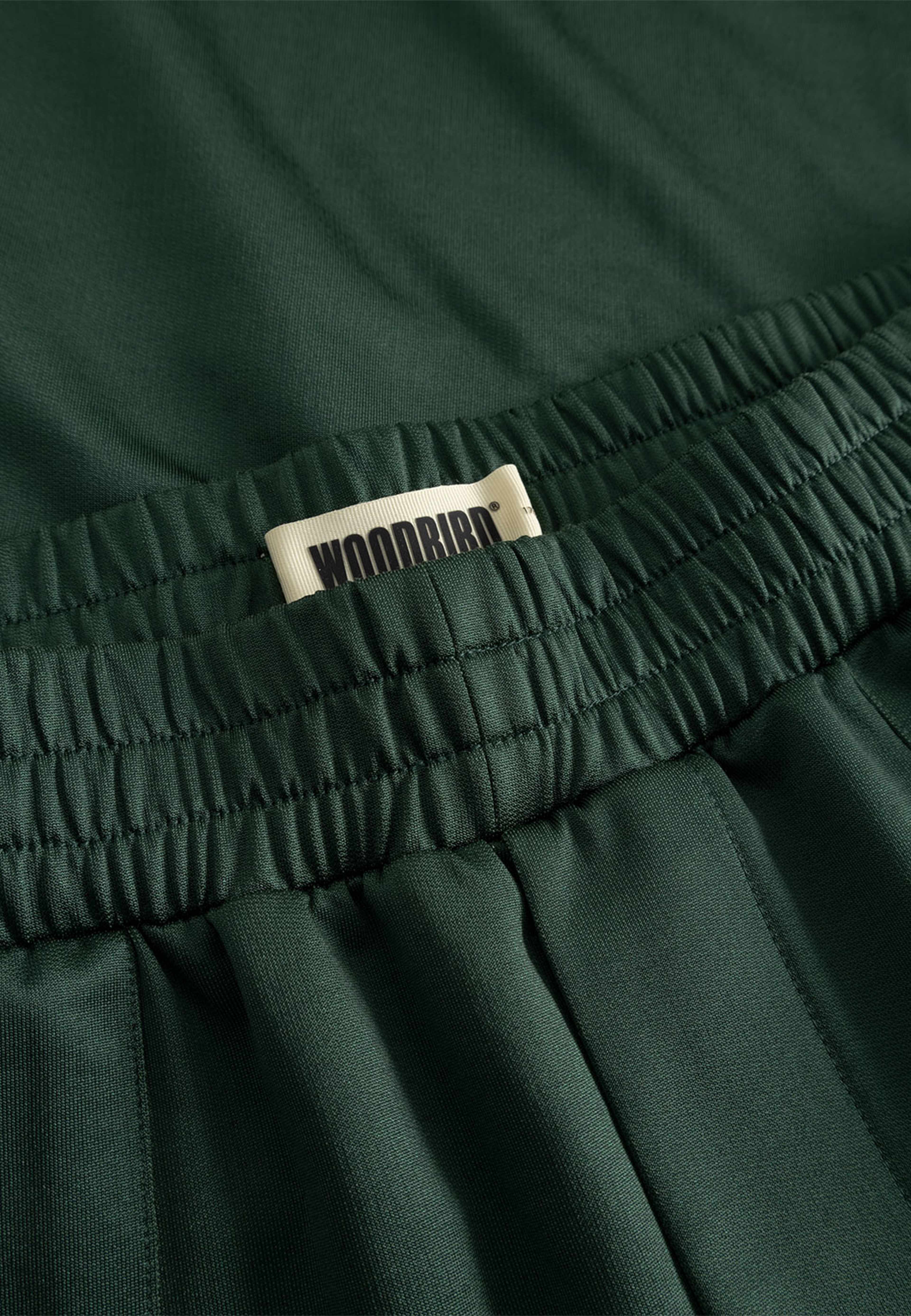 Chang Track Pants, från Woodbird, i färgen Pine Green. Klicka för att öppna bilden i stort format