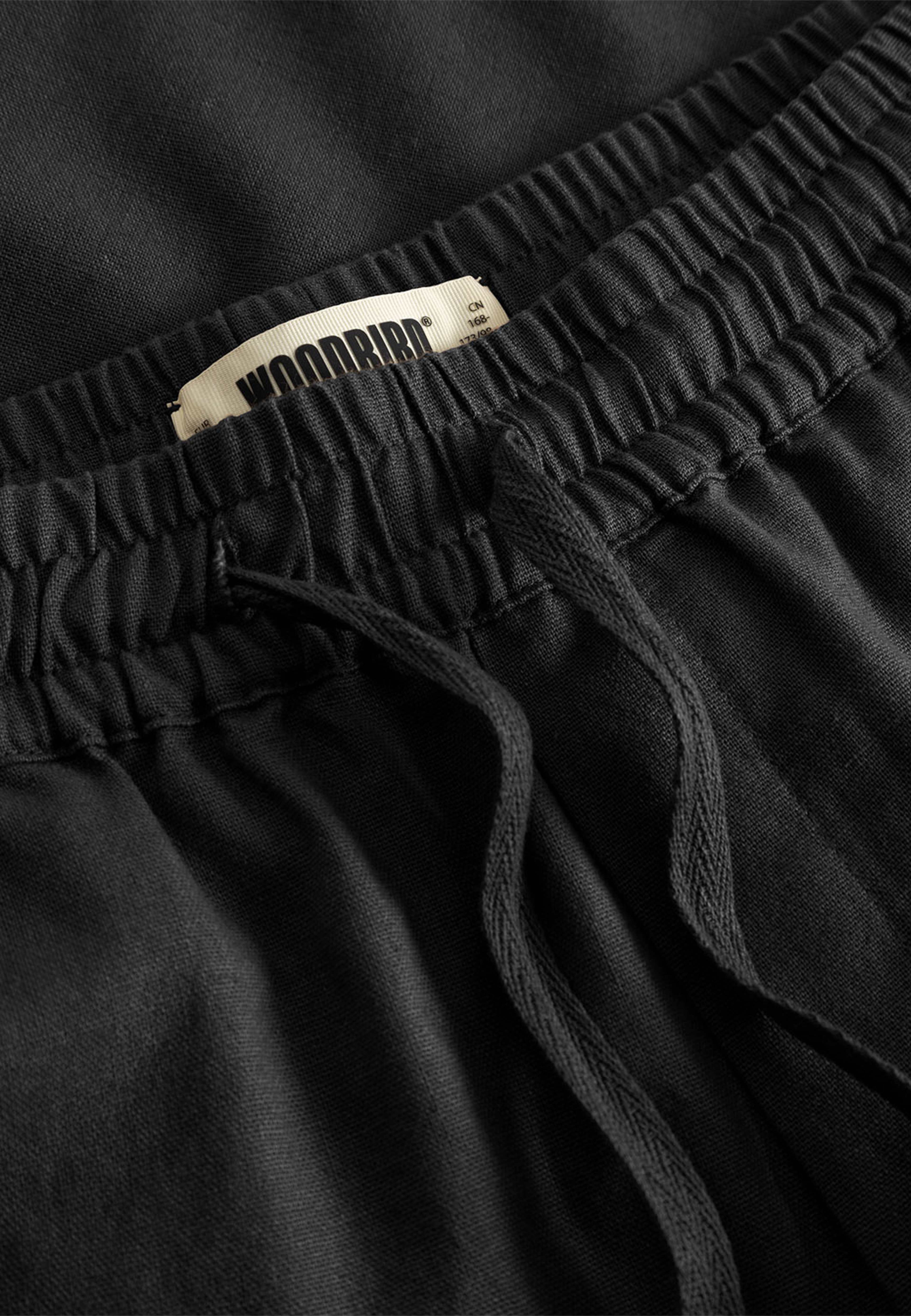 Bommy Linen Shorts, från Woodbird, i färgen Black. Klicka för att öppna bilden i stort format