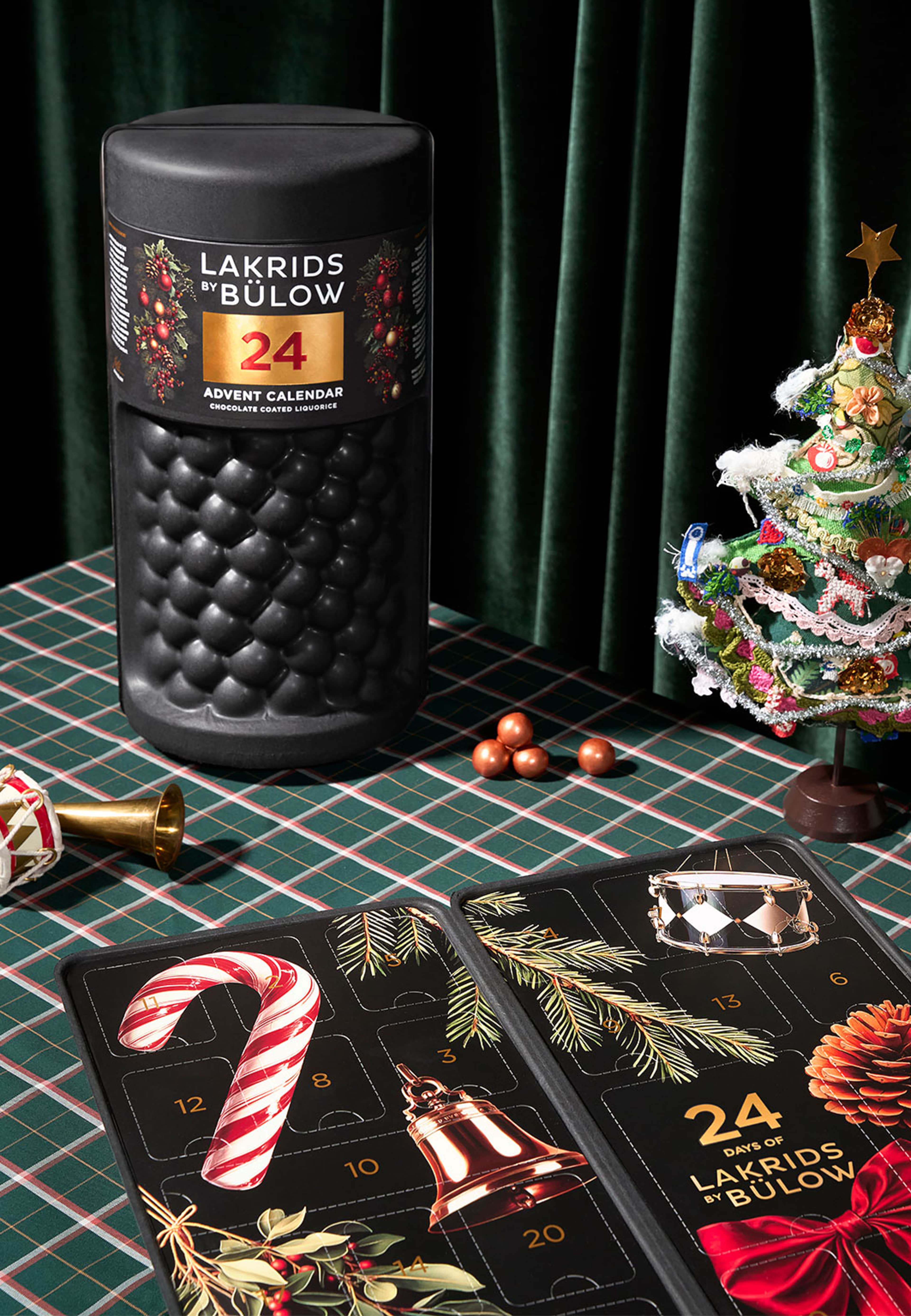 Large Advent Calendar 2025, från Lakrids by Bülow, i färgen Advent Calendar 2025. Klicka för att öppna bilden i stort format