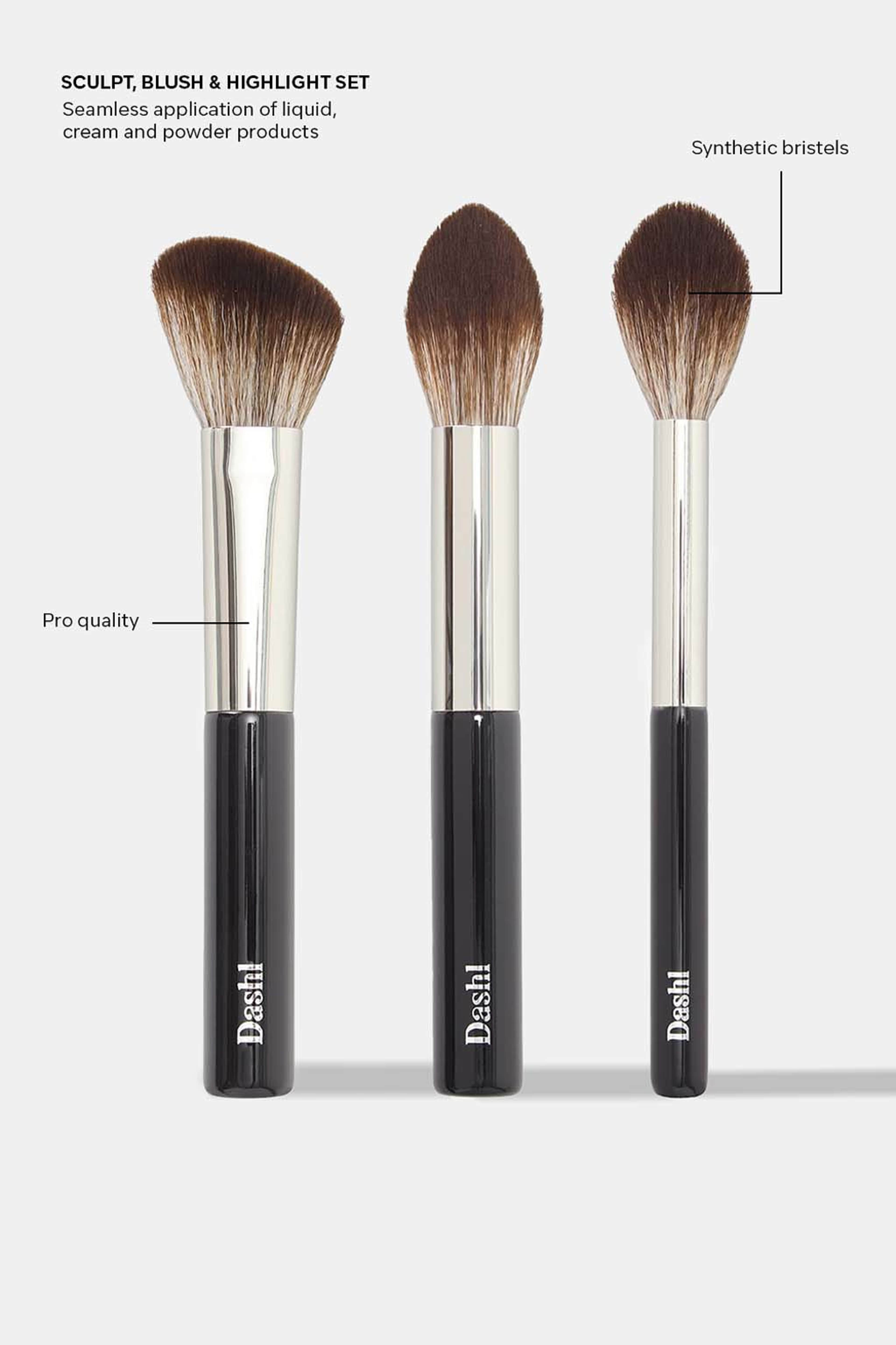 SCULPT, BLUSH & HIGHLIGHT 3-PIECE BRUSH SET, från DASHL, i färgen Black. Klicka för att öppna bilden i stort format