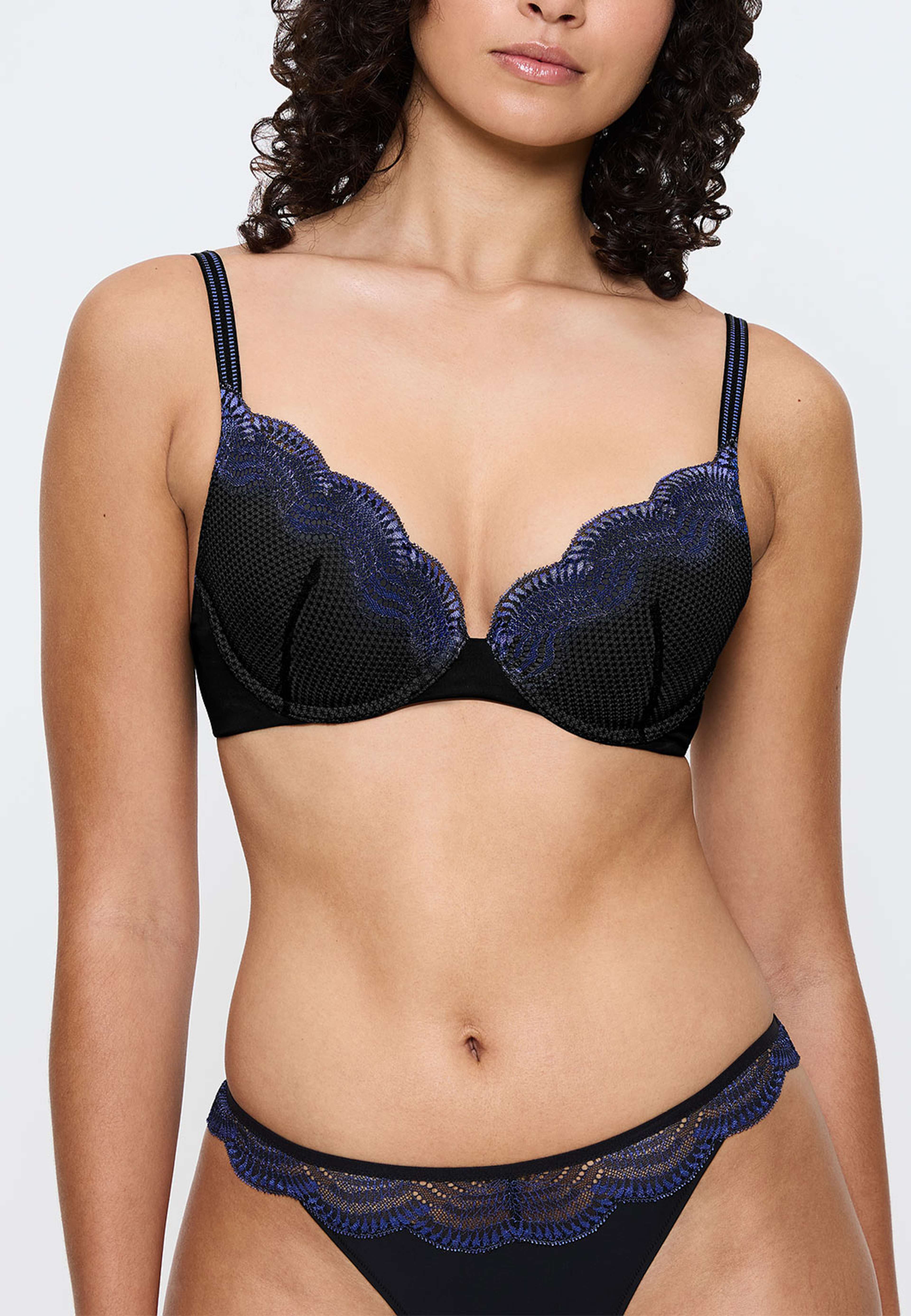 Comfort Glam WHU, från Triumph, i färgen Black. Klicka för att öppna bilden i stort format
