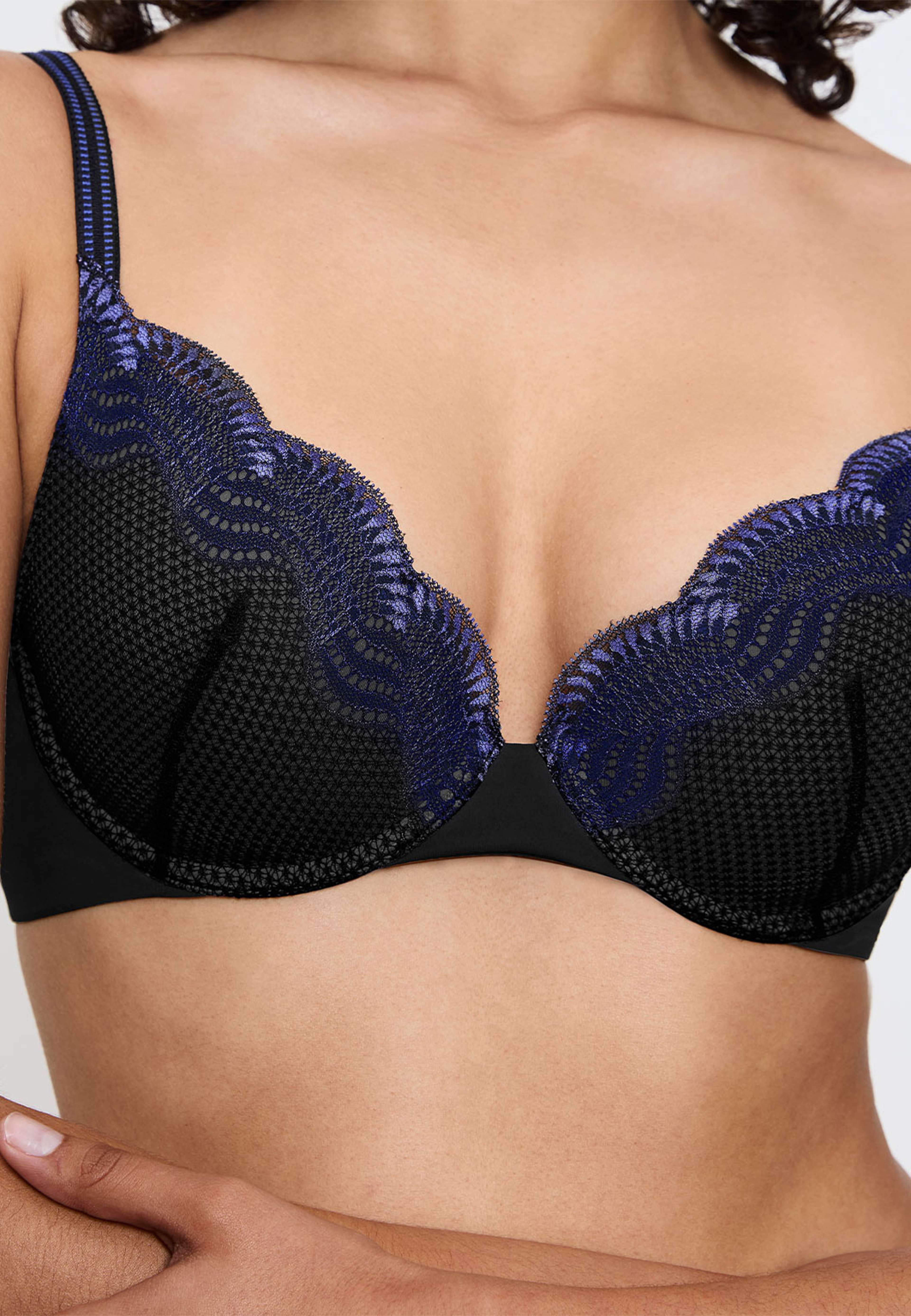 Comfort Glam WHU, från Triumph, i färgen Black. Klicka för att öppna bilden i stort format