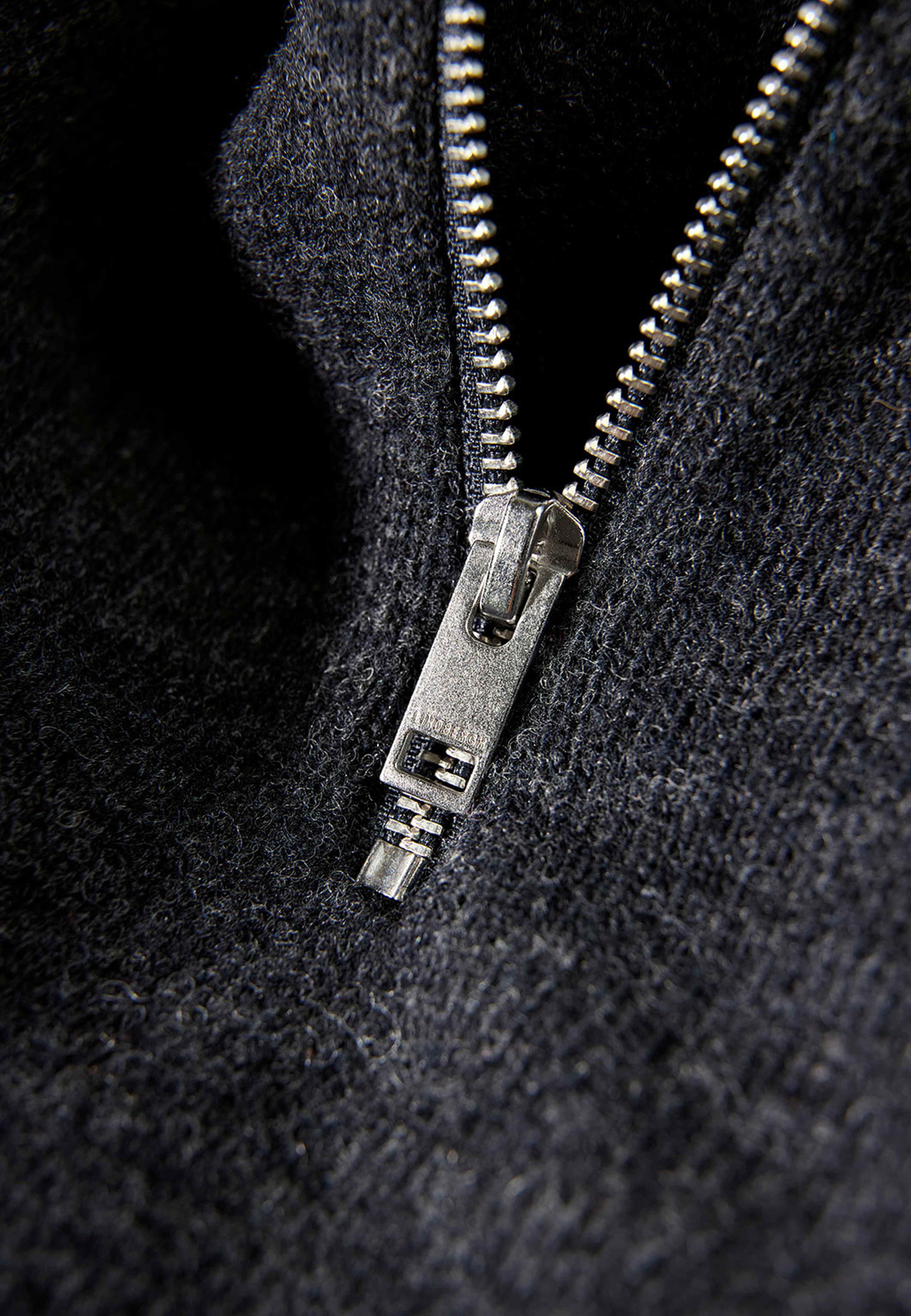 Lindbergh Lambswool half zip knit oversize collar Knit, från Lindbergh, i färgen Charcoal Mel. Klicka för att öppna bilden i stort format