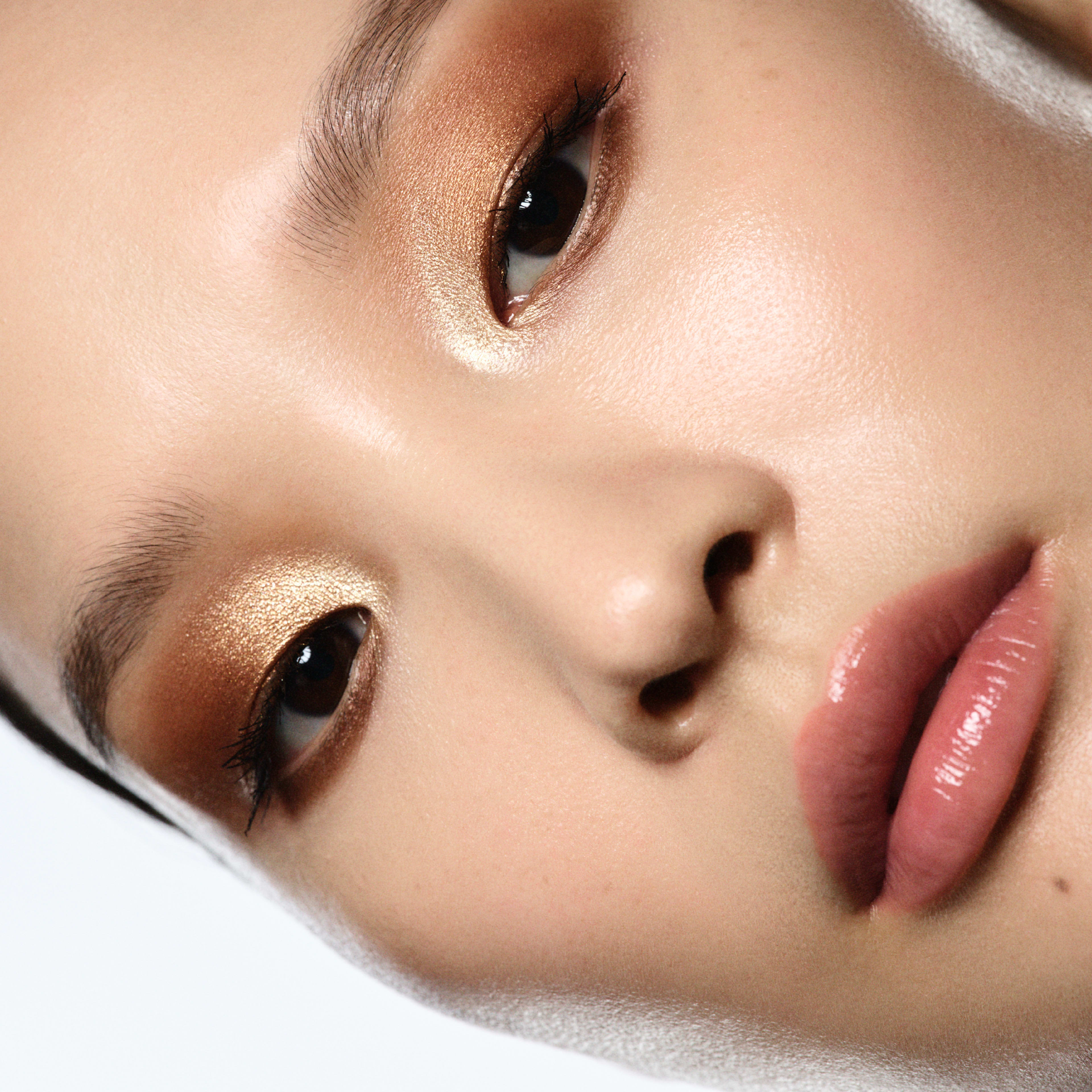 BYREDO Eyeshadow 18 Colours Bibliophilia, från BYREDO. Klicka för att öppna bilden i stort format