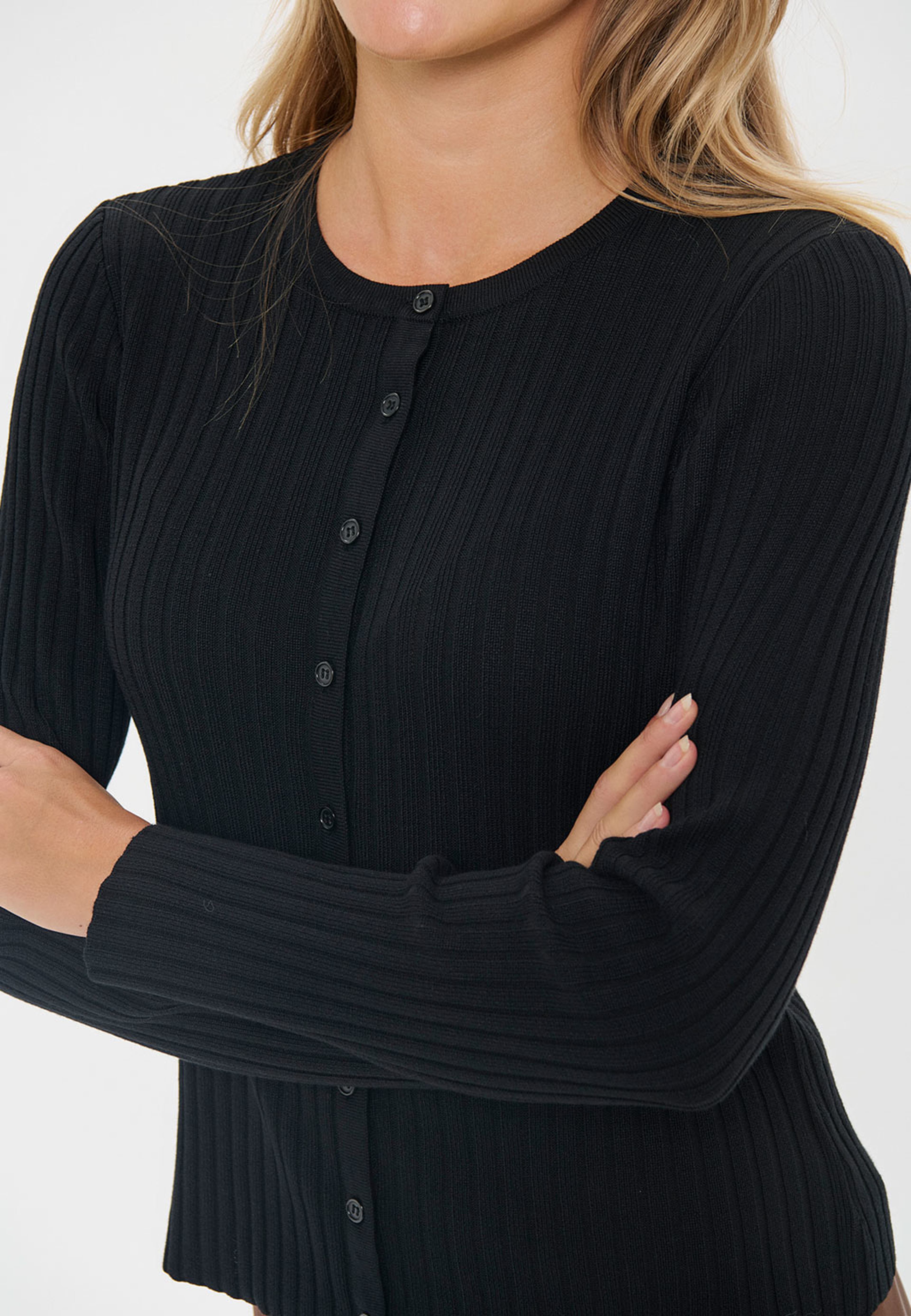 Mila SZ R-N Rib Cardigan, från Saint Tropez, i färgen Black. Klicka för att öppna bilden i stort format