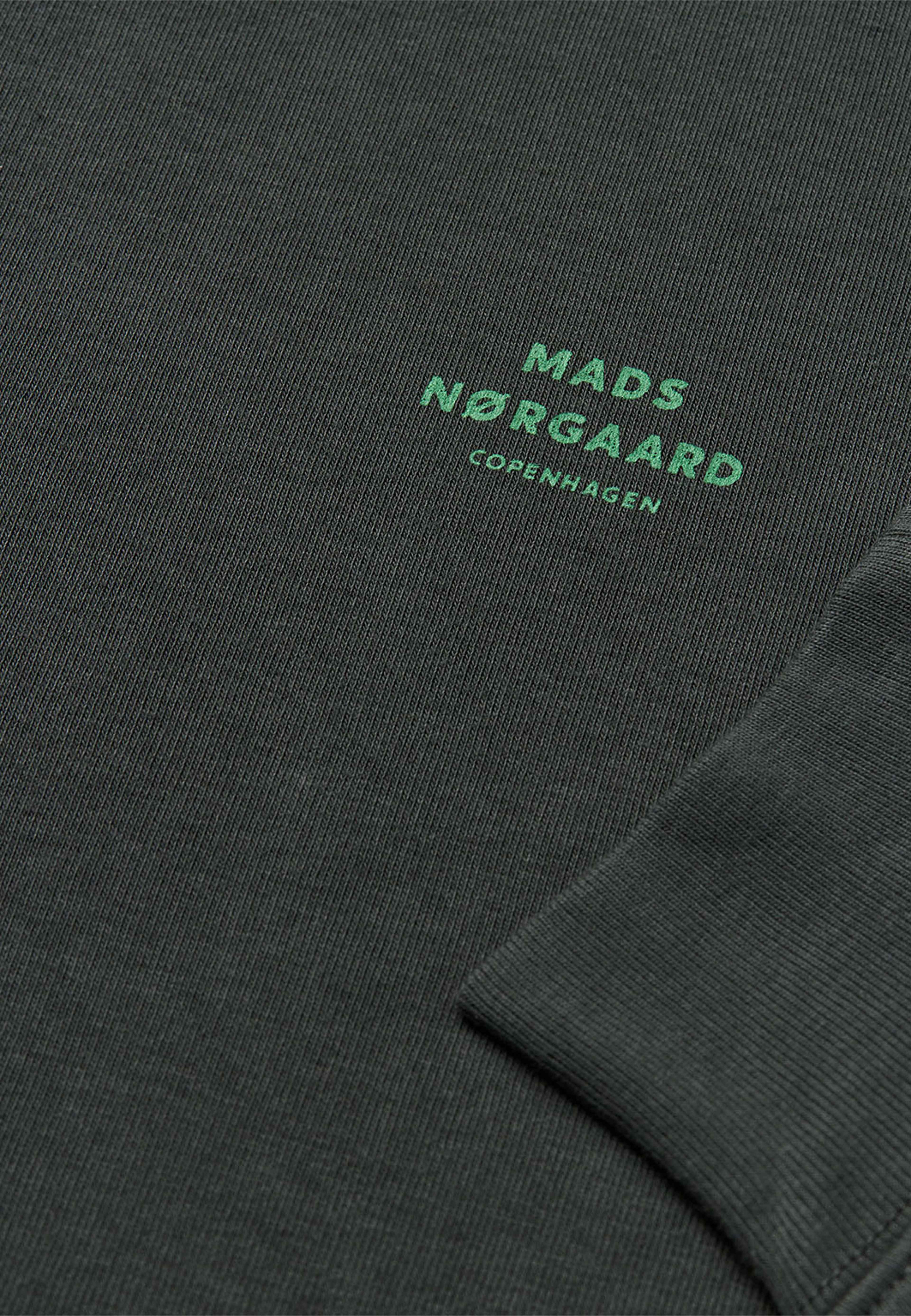 Standard Crew Logo Sweat, från Mads Nørgaard, i färgen Woodland Gray. Klicka för att öppna bilden i stort format