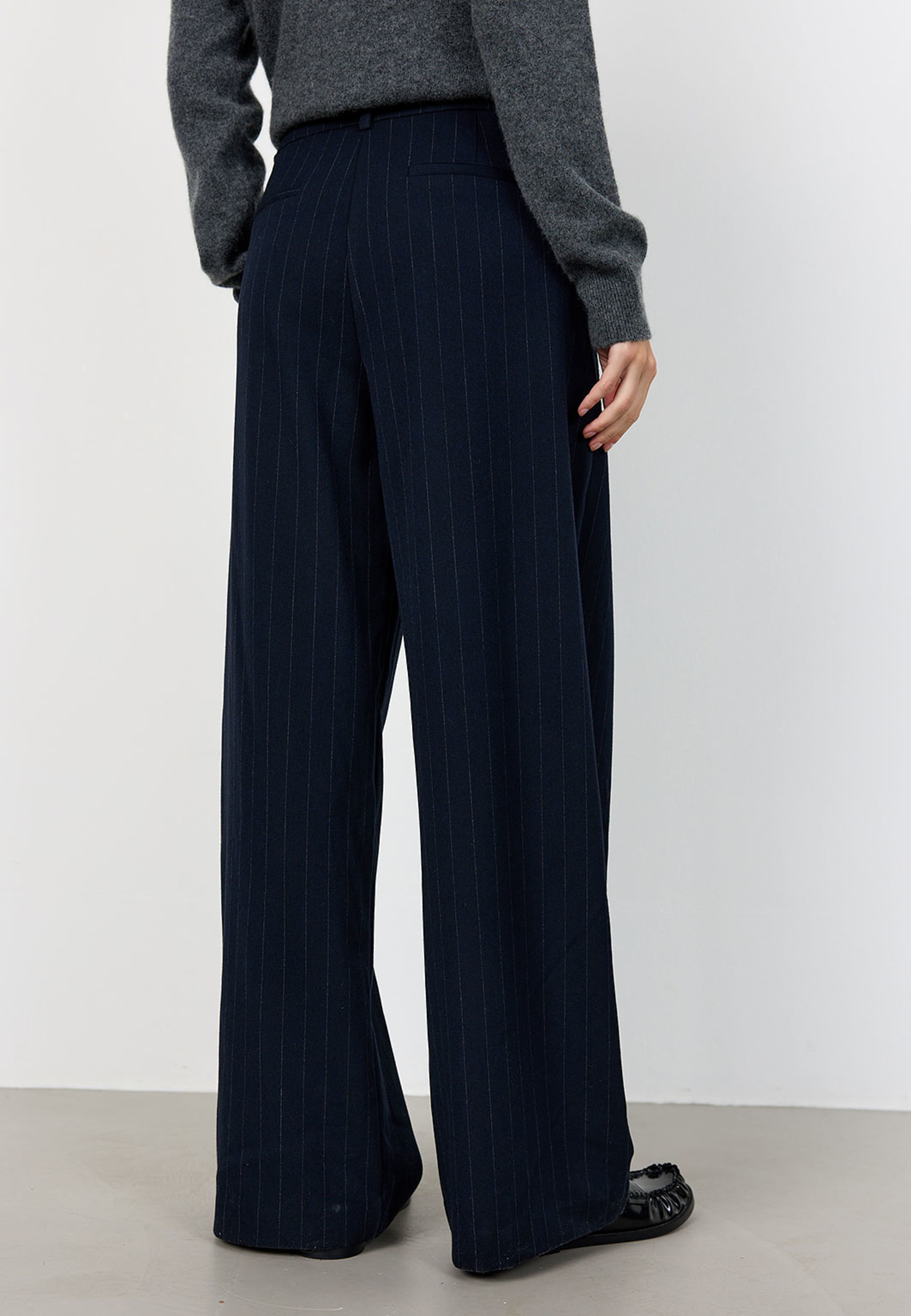 Lr-olivia 2 pants, från Leveté Room, i färgen Winter Sky Combi. Klicka för att öppna bilden i stort format
