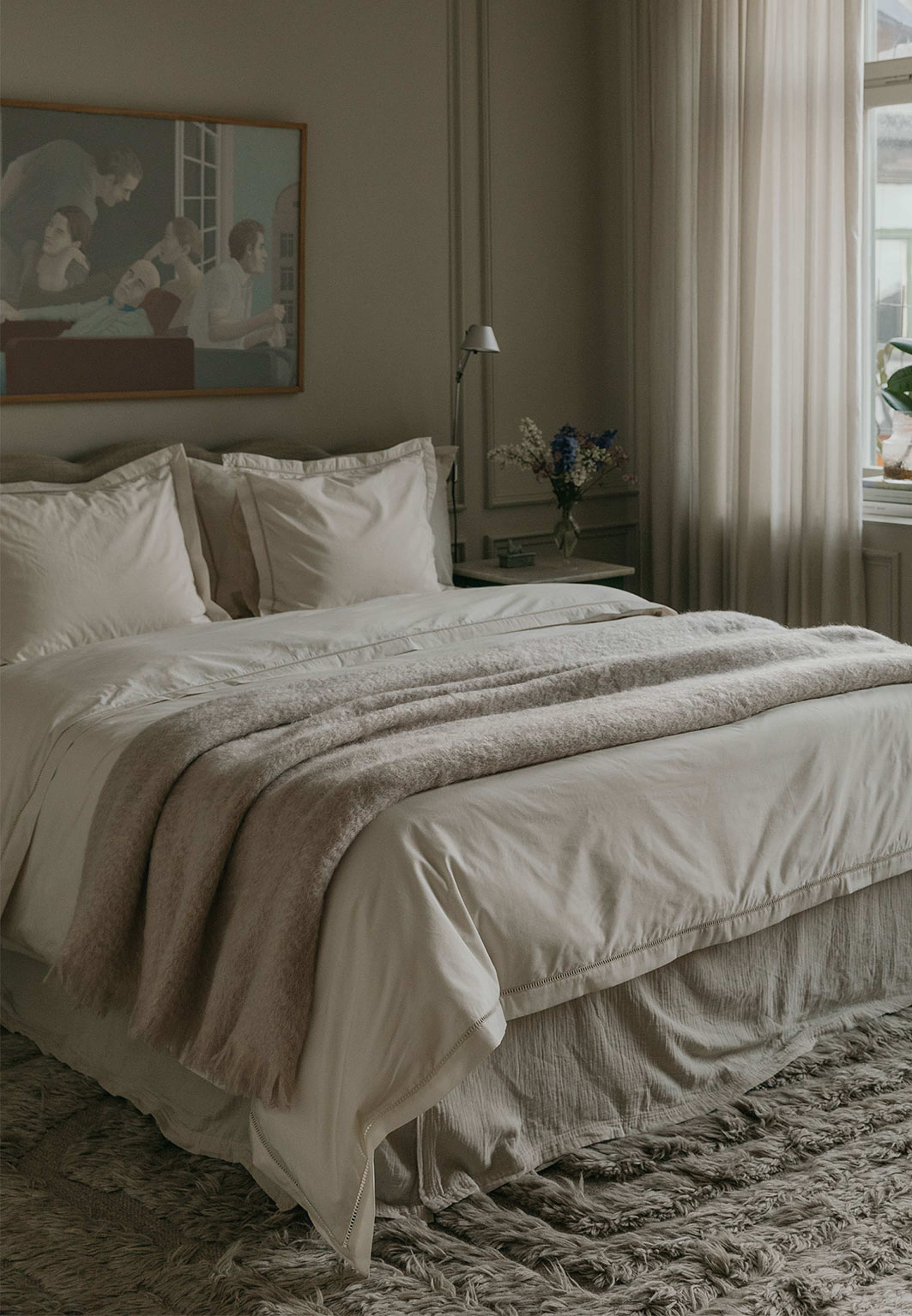 Pearl Ladder Lace Duvet Cover 220x220 cm, från Garbo&Friends, i färgen Pearl. Klicka för att öppna bilden i stort format