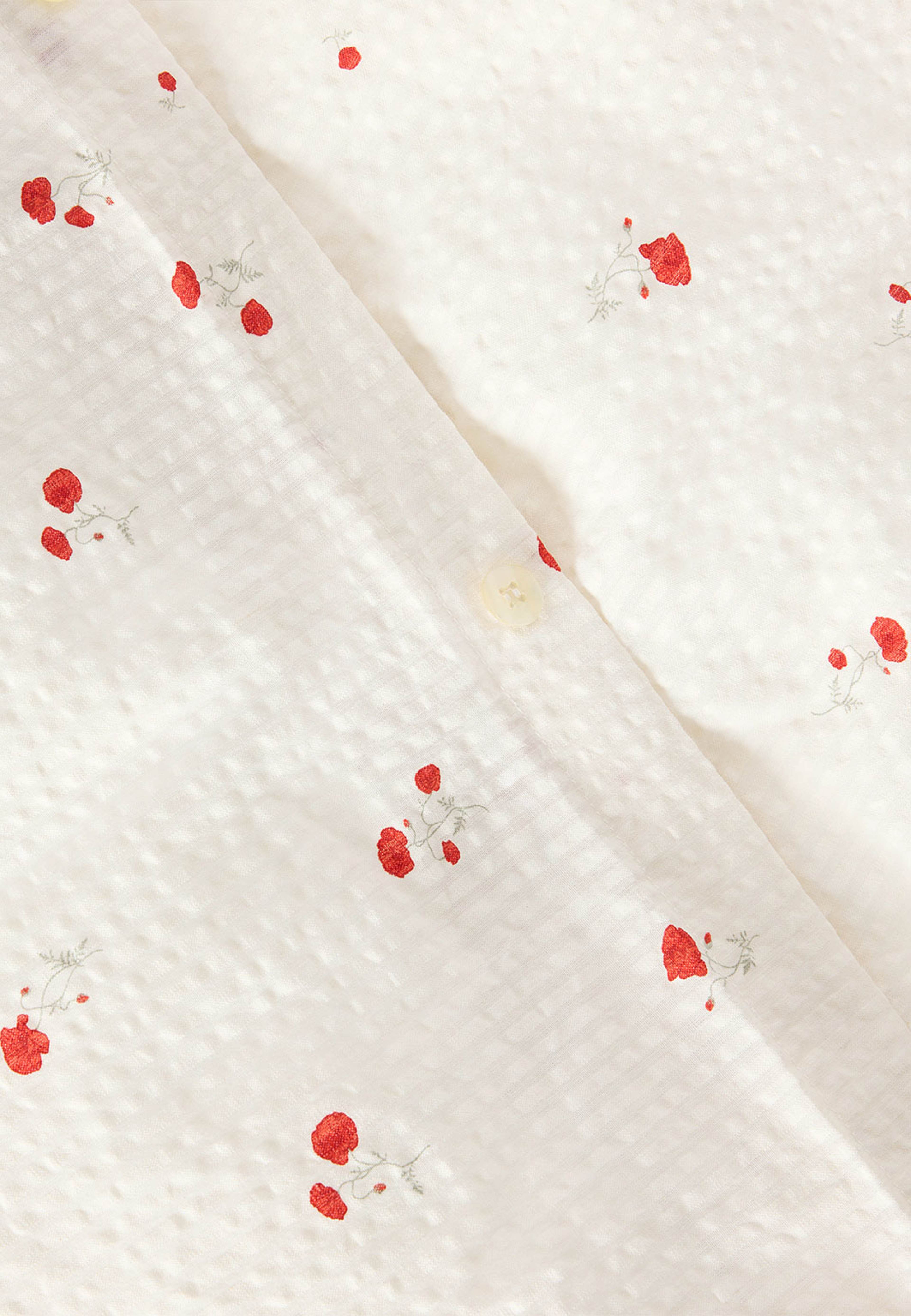 Poppy Seersucker Duvet Cover 220x220 cm, från Garbo&Friends, i färgen Poppy. Klicka för att öppna bilden i stort format