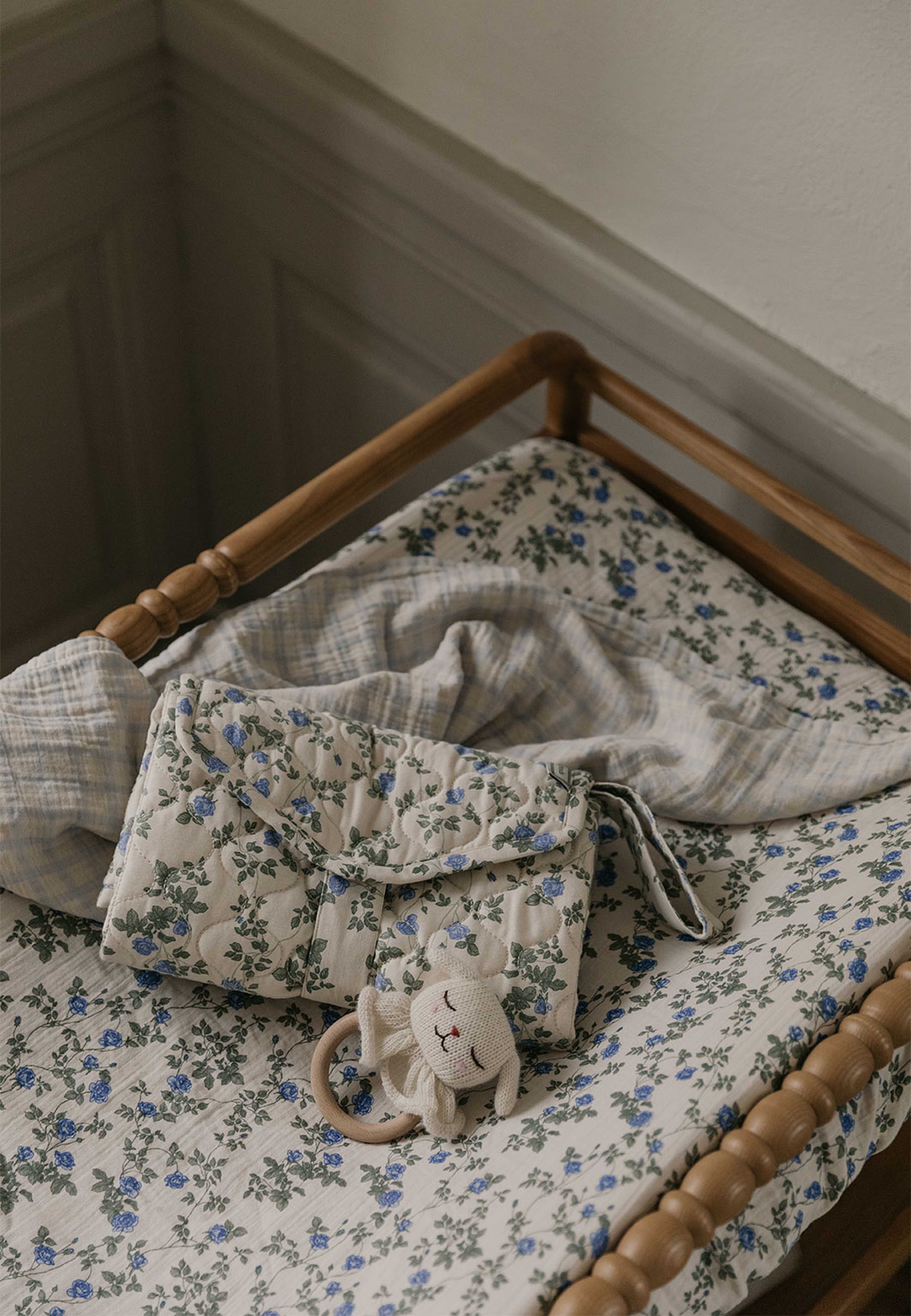 Dainty Muslin Changing Mat Cover, från Garbo&Friends, i färgen Dainty. Klicka för att öppna bilden i stort format
