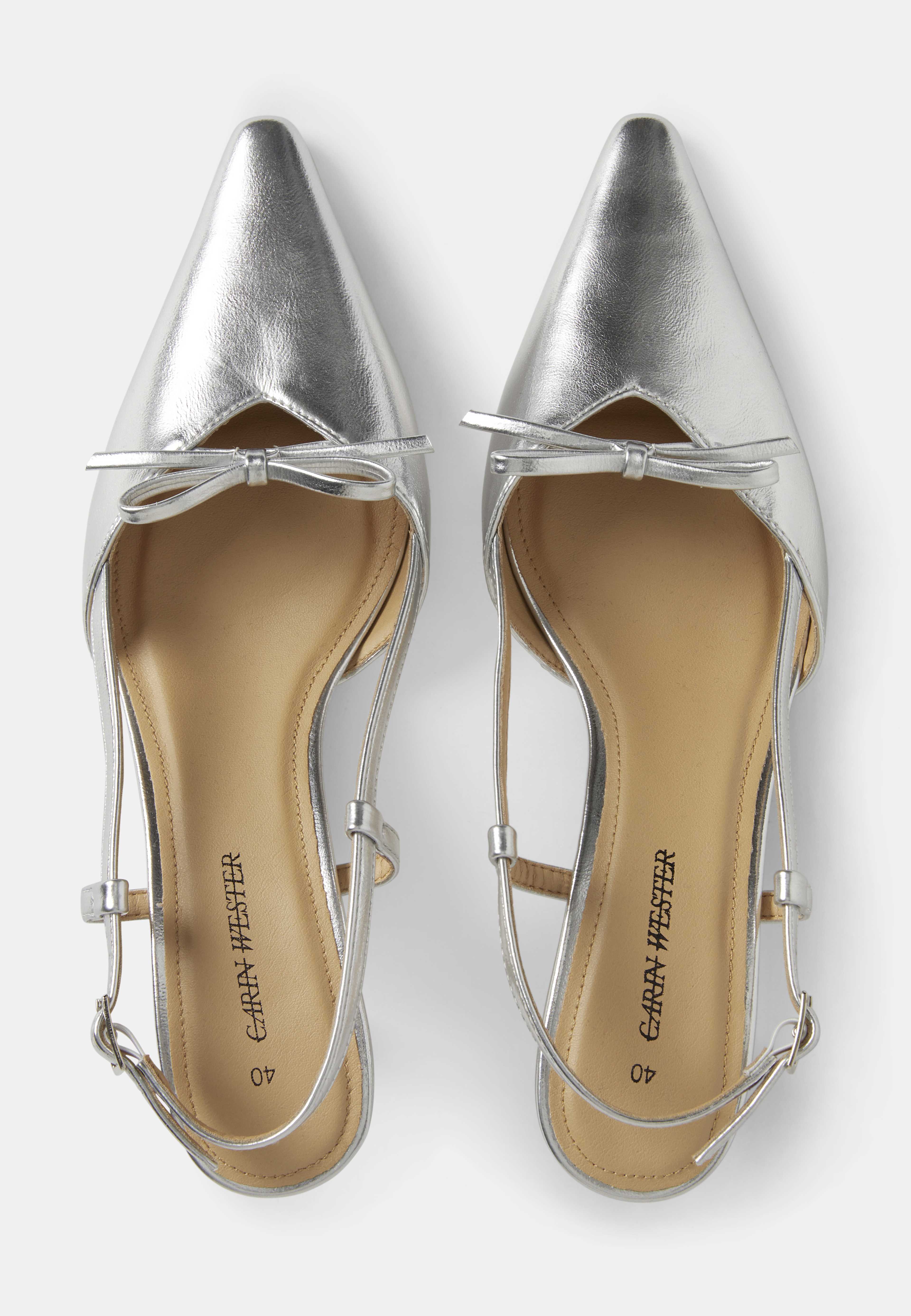 Slingback-sandaler med klack, från Carin Wester, i färgen Silver. Klicka för att öppna bilden i stort format