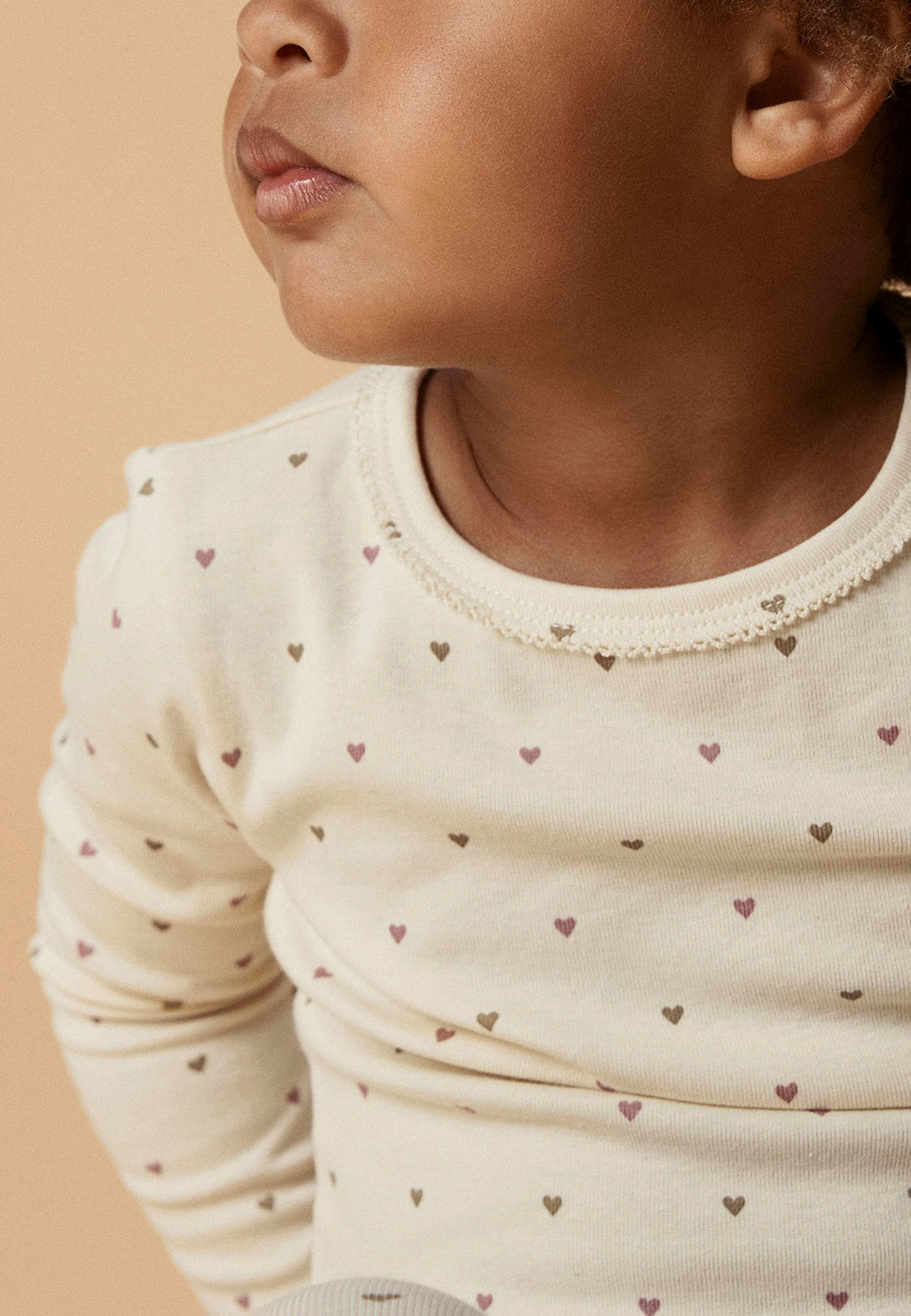 NMFLALO Topp, från Lil'Atelier, i färgen Turtledove Heart. Klicka för att öppna bilden i stort format