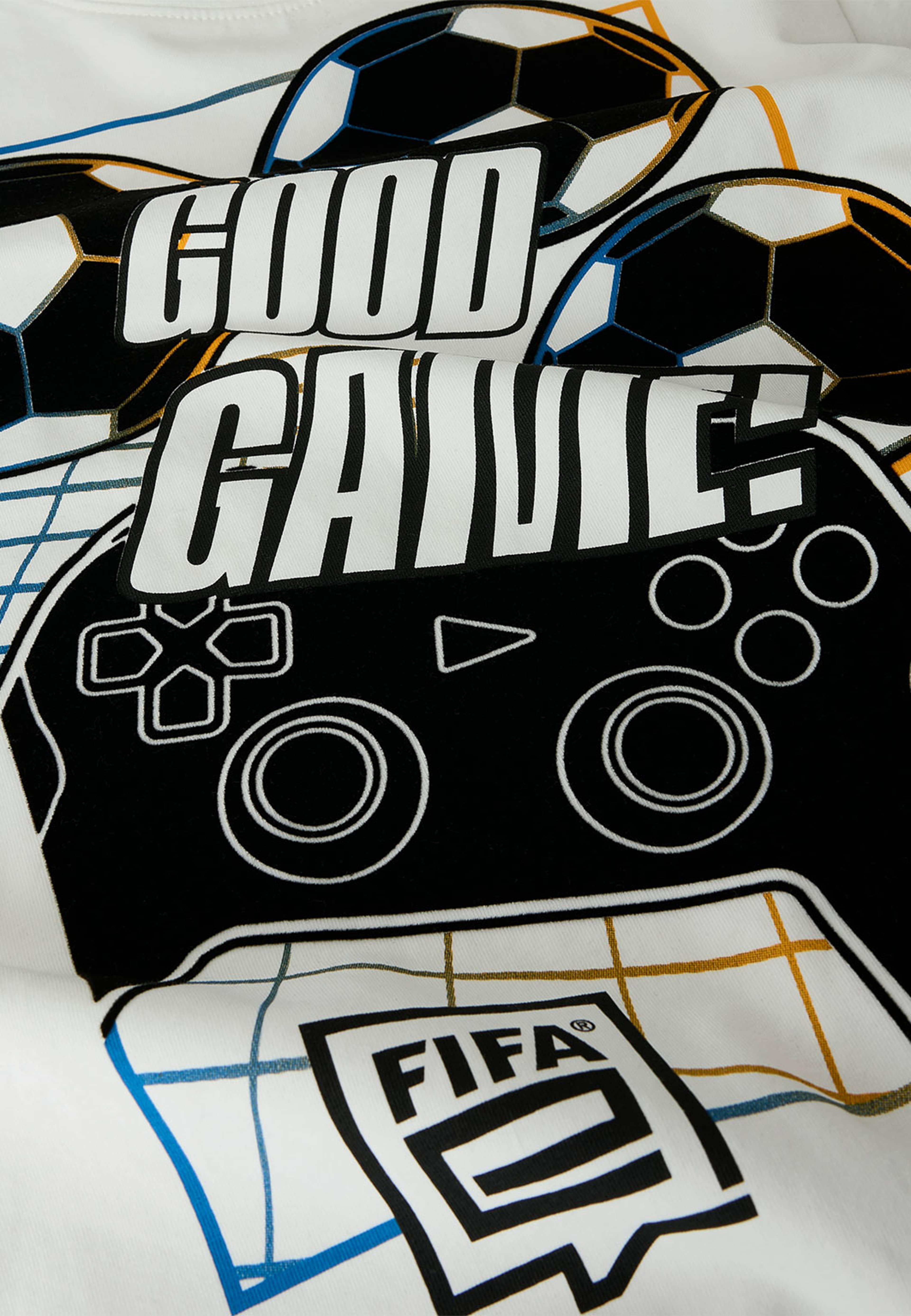 NKMOCOLA T-shirt FIFA, från Name It, i färgen Cloud Dancer. Klicka för att öppna bilden i stort format
