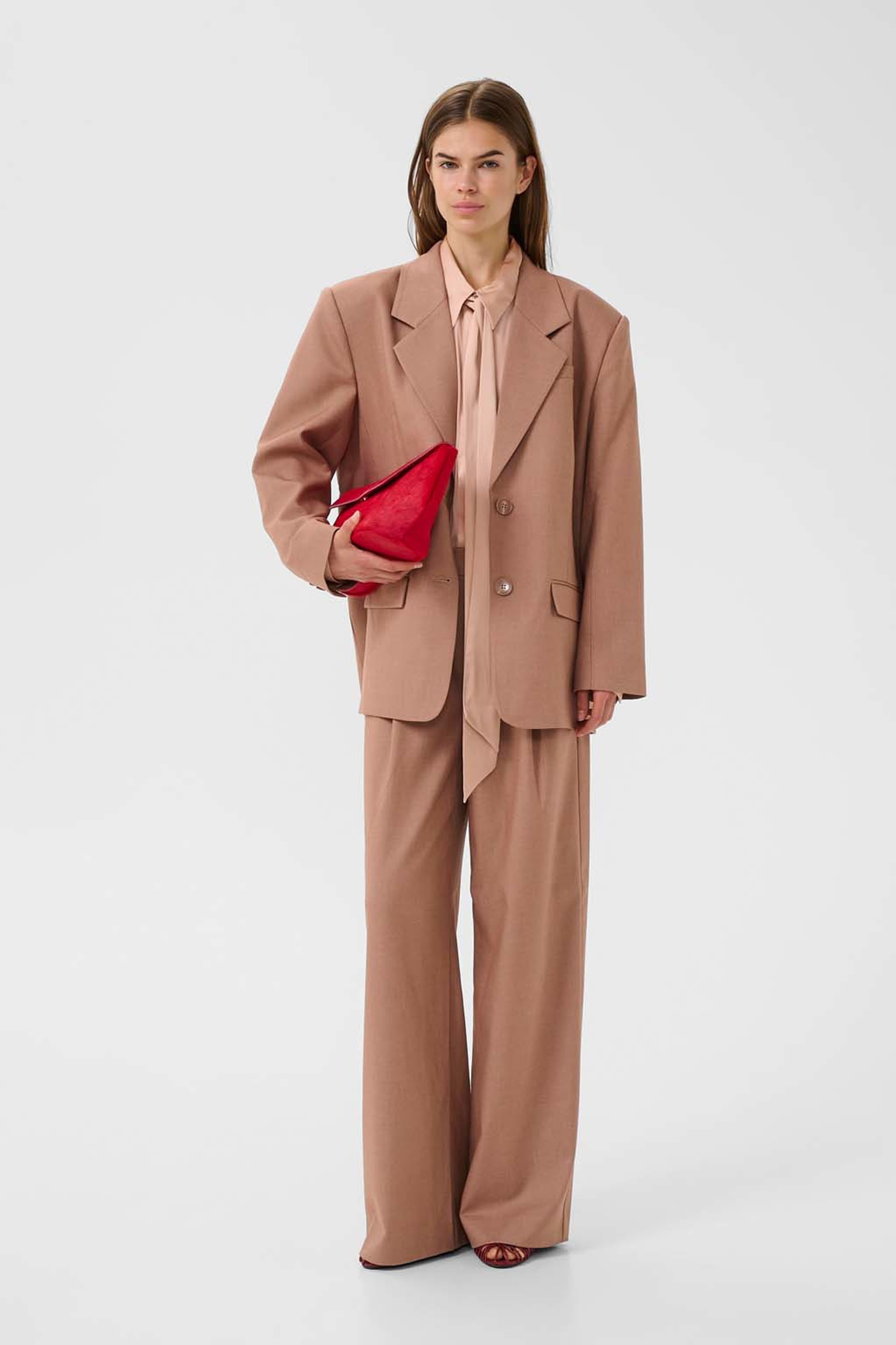 GZpaula MW pants, från Gestuz, i färgen Burnt Marple Sugar Melange. Klicka för att öppna bilden i stort format