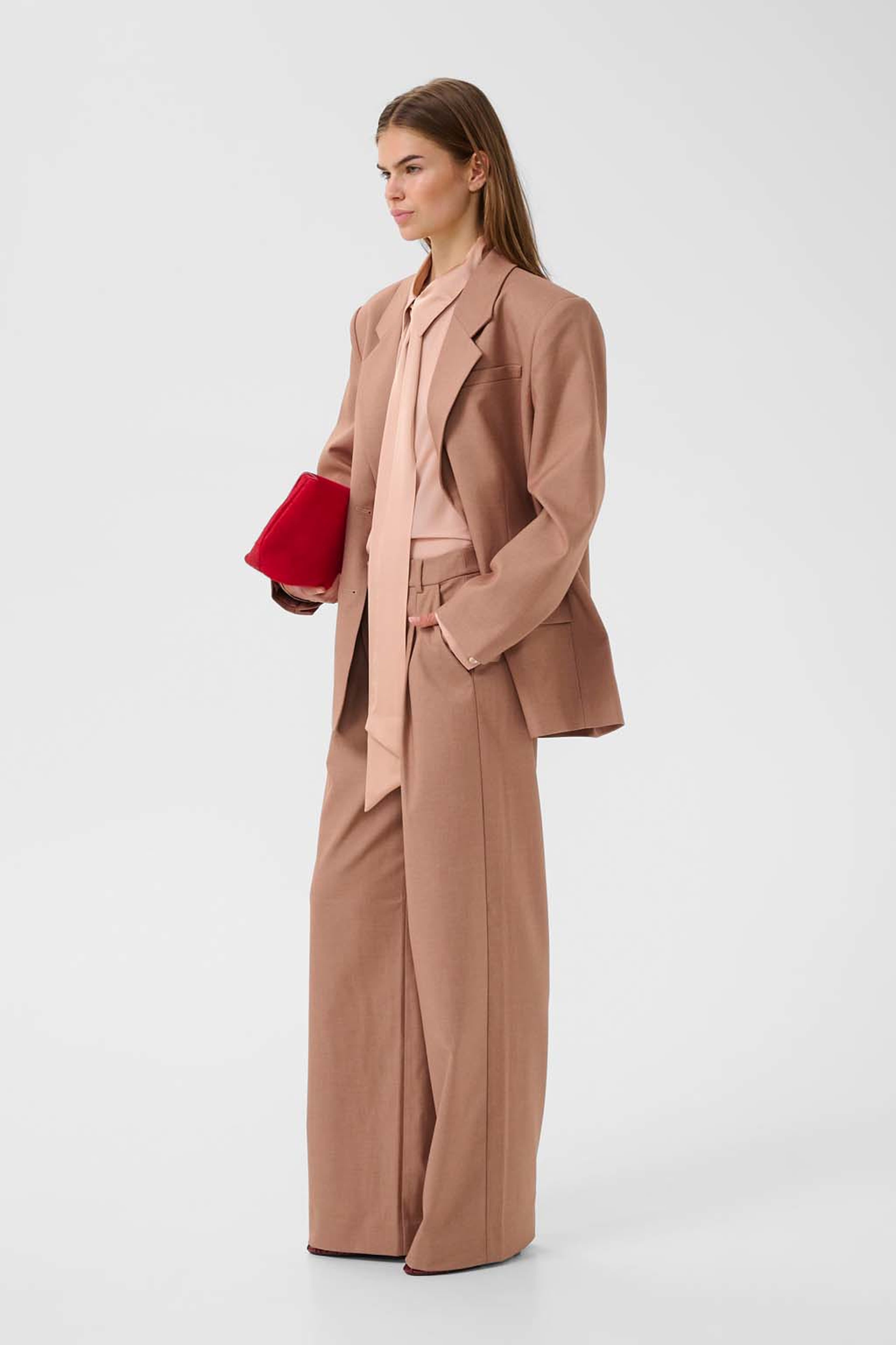 GZpaula MW pants, från Gestuz, i färgen Burnt Marple Sugar Melange. Klicka för att öppna bilden i stort format