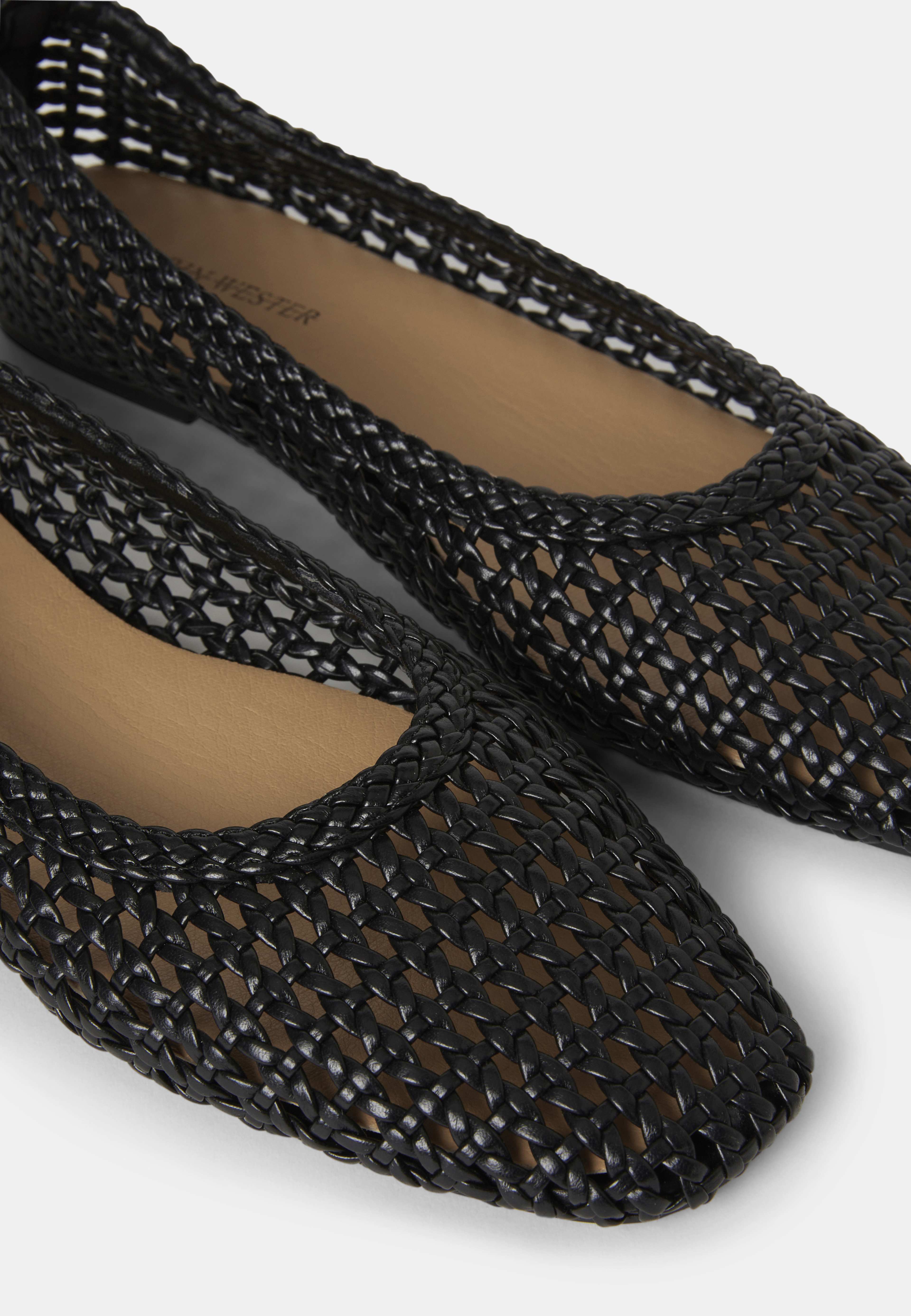 Virkade ballerinaskor, från Carin Wester, i färgen Black. Klicka för att öppna bilden i stort format