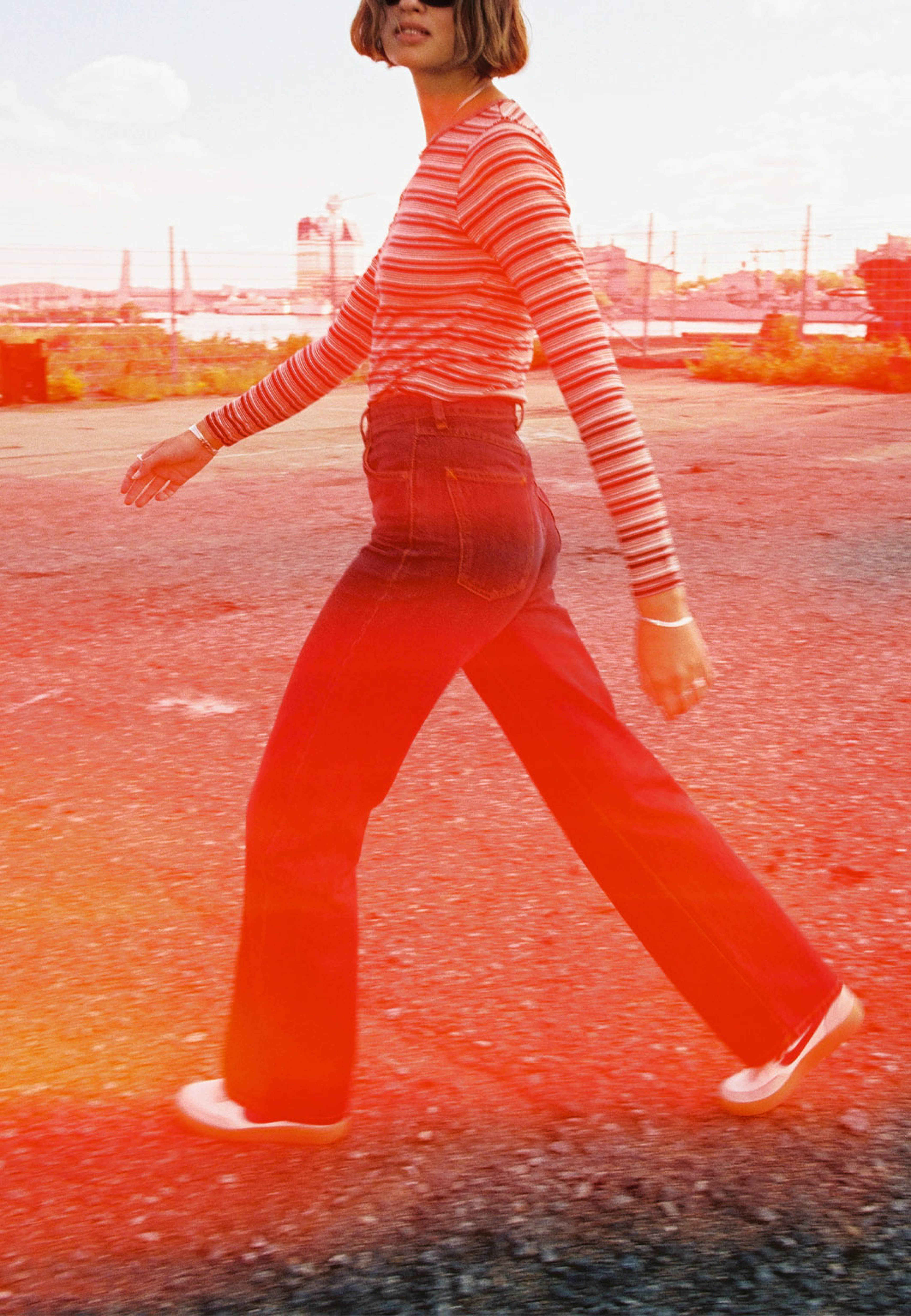 Jessy LS T-Shirt Striped Rib, från Nudie Jeans, i färgen Wine. Klicka för att öppna bilden i stort format