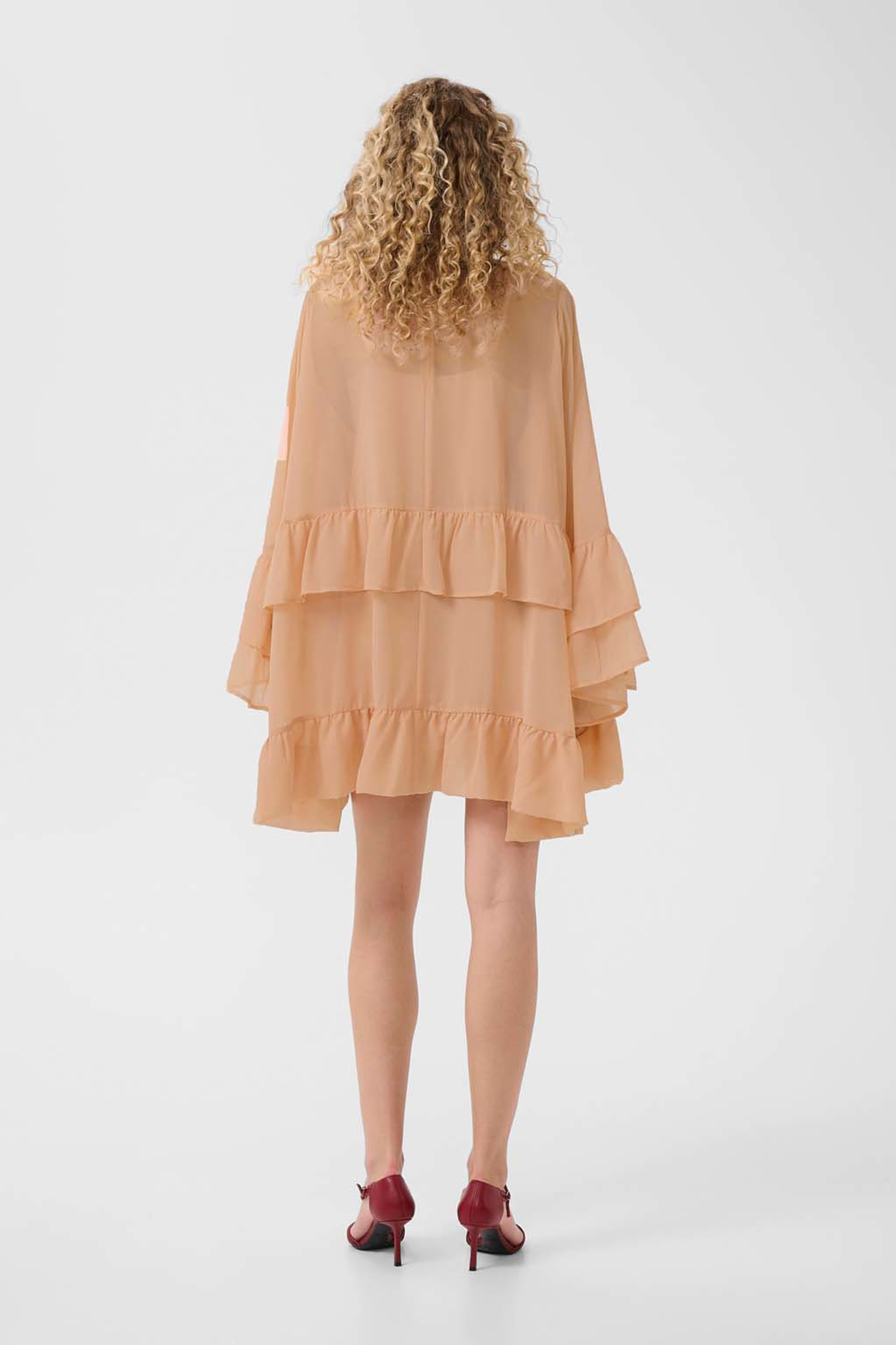 GZchiffany short dress, från Gestuz, i färgen Maple Sugar. Klicka för att öppna bilden i stort format