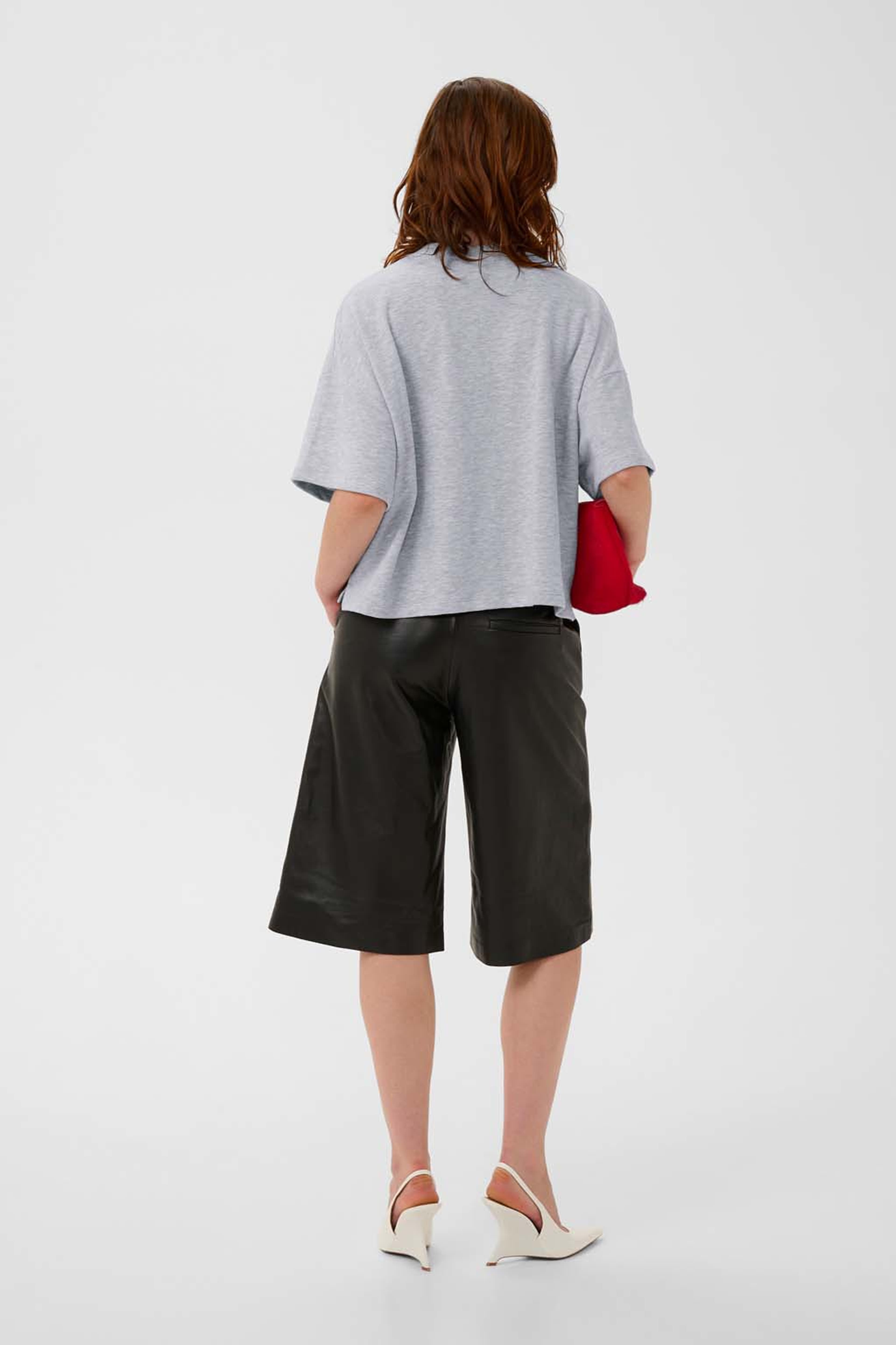 GZgilsa sweat tee, från Gestuz, i färgen Ultra Light Grey Mélange. Klicka för att öppna bilden i stort format