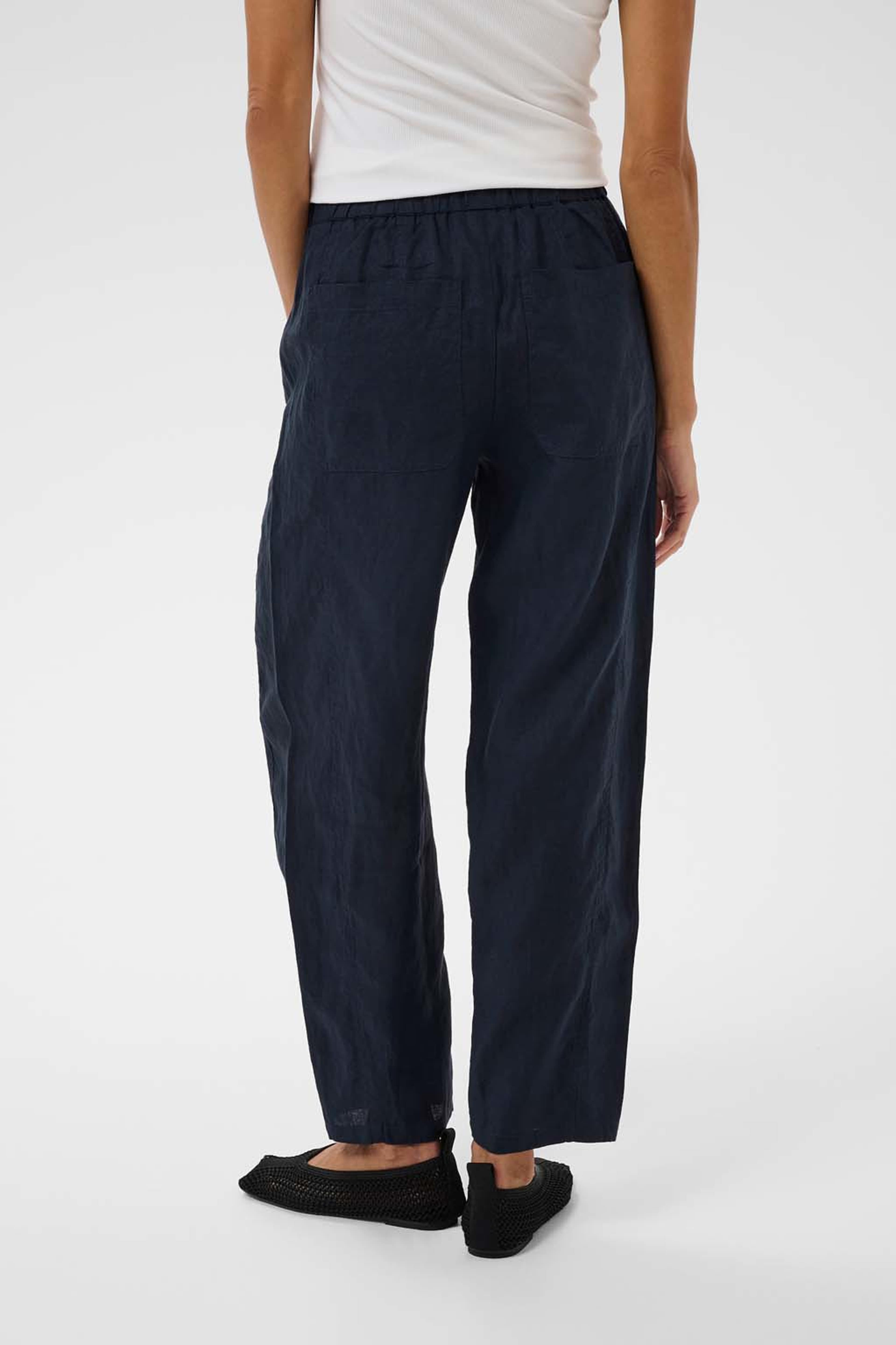 AtimaPW Trouser, från Part Two, i färgen After Midnight. Klicka för att öppna bilden i stort format