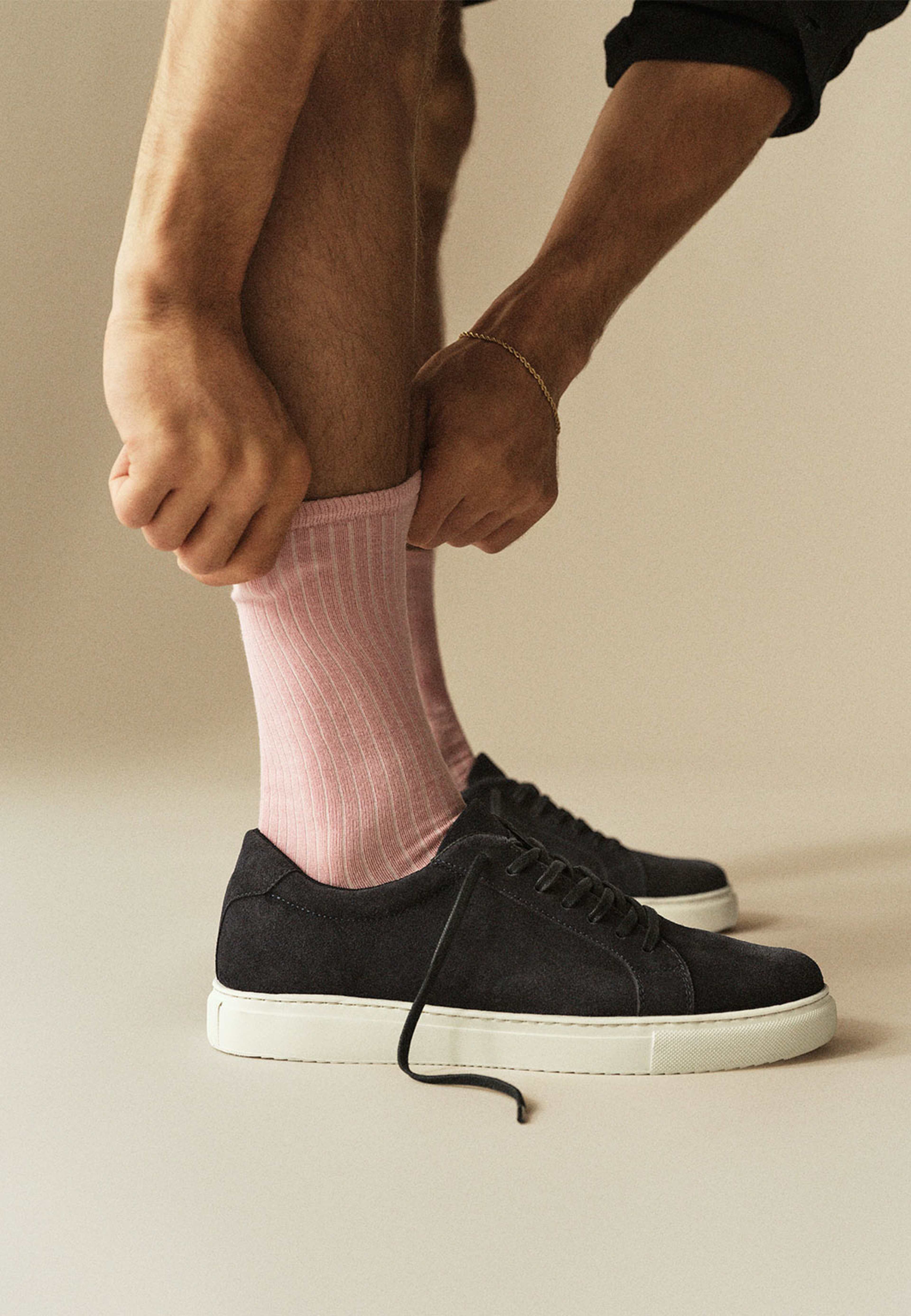 Sneakers i mocka, från NORVIE, i färgen Navy. Klicka för att öppna bilden i stort format